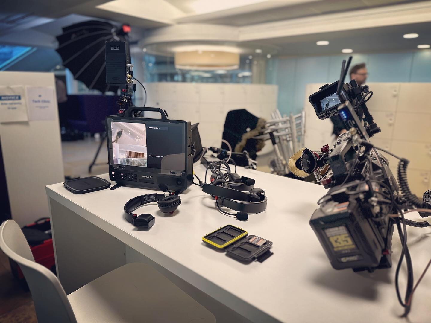 #smallhd cine 13 earning its keep during this multi-cam shoot at Heathrow Airport giving our director eyes on all 3 cameras thanks to its built in multi view functionality.

#dop #cine13 #sonyfx9 #teradek #aputure600d #multicam #easyrig #handheldcame
