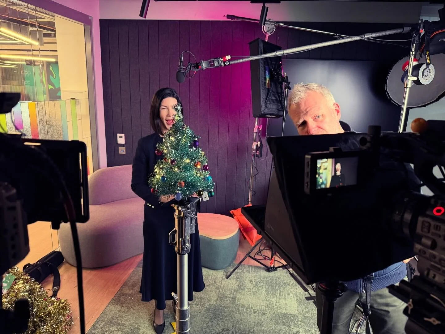 Have a big Christmas message to deliver but an annoyingly small room, tiny lift or phobia of adult trees?  Introducing the Cine InstaCrimbo system as seen here in use while filming a festive message for a major bank. 

The system utilises our patente
