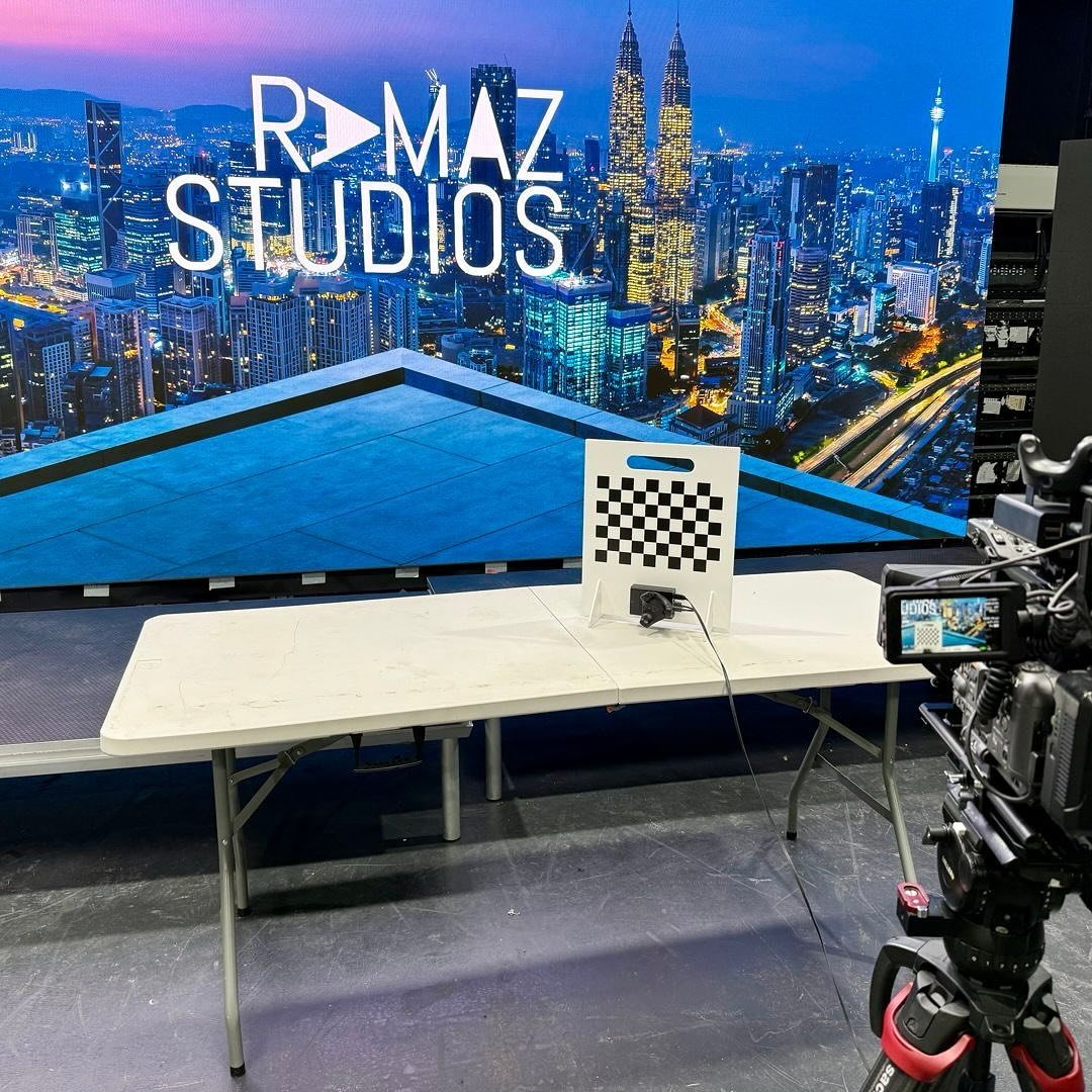 Testing virtual set extension and scanned Unreal virtual environments with the lovely folks from @luminarystudiosvfx and @visualskies_studios at the marvellous @ramazstudios which also happens to be Little Ginger&rsquo;s new home!

In partnership wit