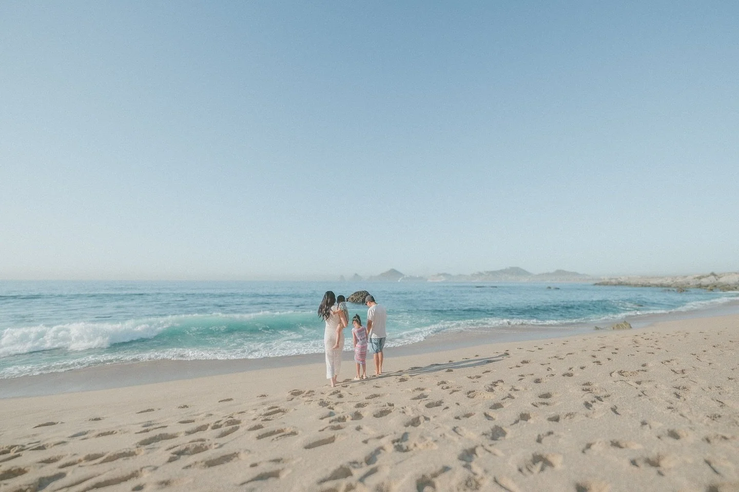 There&rsquo;s a certain therapy in nature &mdash; where little feet wander, hearts reconnect, and time stretches just enough to remind you how fleeting and beautiful it all is.

.
.
.
#beachfamilyphotos #filmphotography #fujifilm #fujixseries #finear