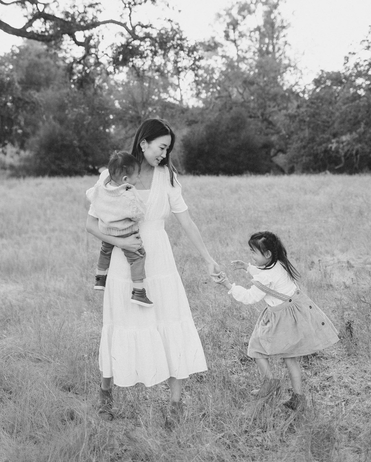 ✨Hi friends, I&rsquo;m Katelyn &mdash; a fine art family and lifestyle photographer based in the San Francisco Bay Area, California.

My work is an ode to motherhood, connection, and the poetry found in the everyday. As a mother of two, I&rsquo;m end