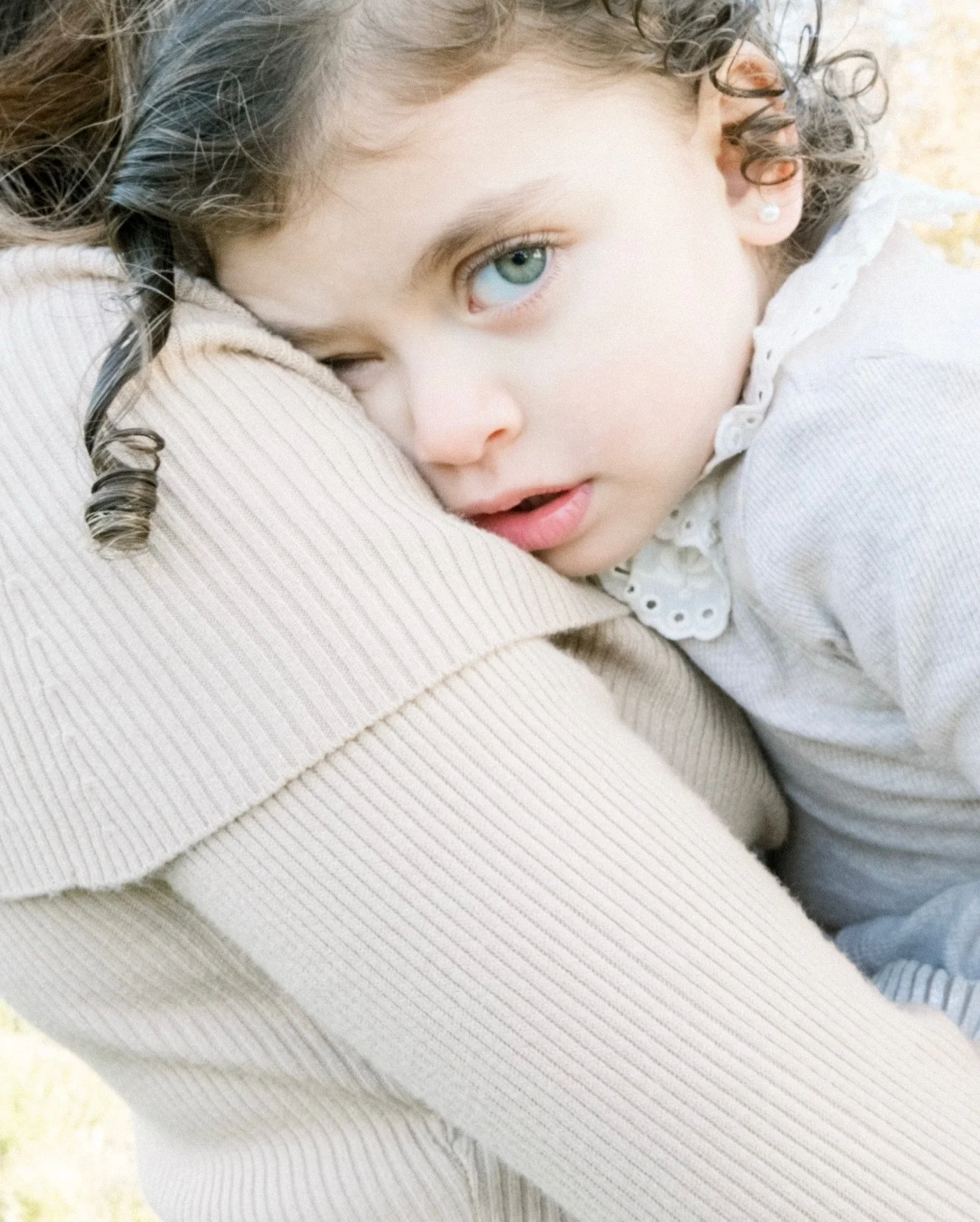 You don&rsquo;t need a grand moment to remember this season🎄

Life with a toddler is made up of the smallest, most meaningful details&mdash;little feet racing ahead, soft heads resting on your chest, tiny hands held as you show them the world.🪽❄️

