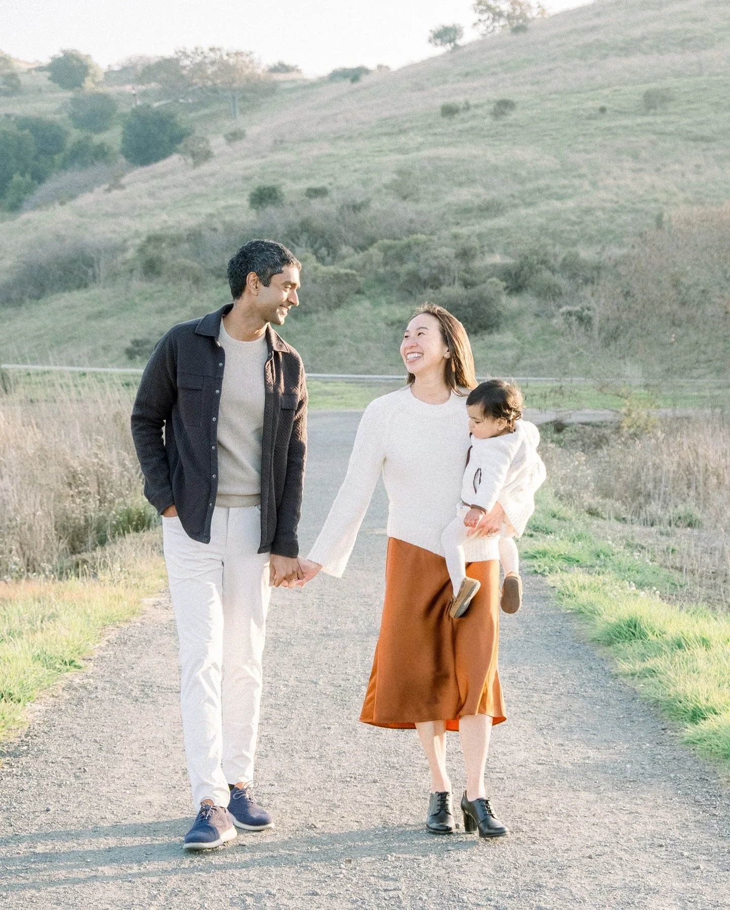 Ending this season with the sweetest family and a joyful little one year old. Full of tiny steps, soft light, and a cutie. A beautiful way to close out our holiday minis. 🤍