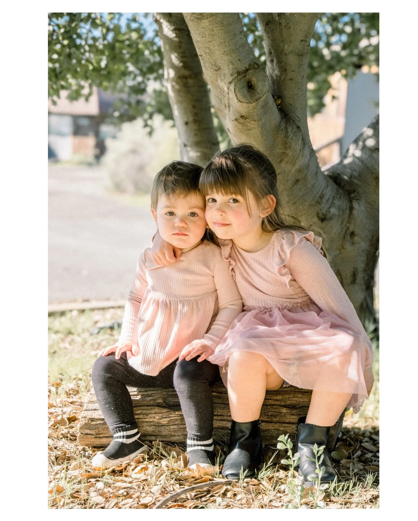 There is no gift quite like a memory frozen in time. 🌷✨

These little ones are growing up in the blink of an eye, but thanks to a beautiful gift from their grandmother to her daughter-in-law, we&rsquo;ve captured this season forever. A simple "