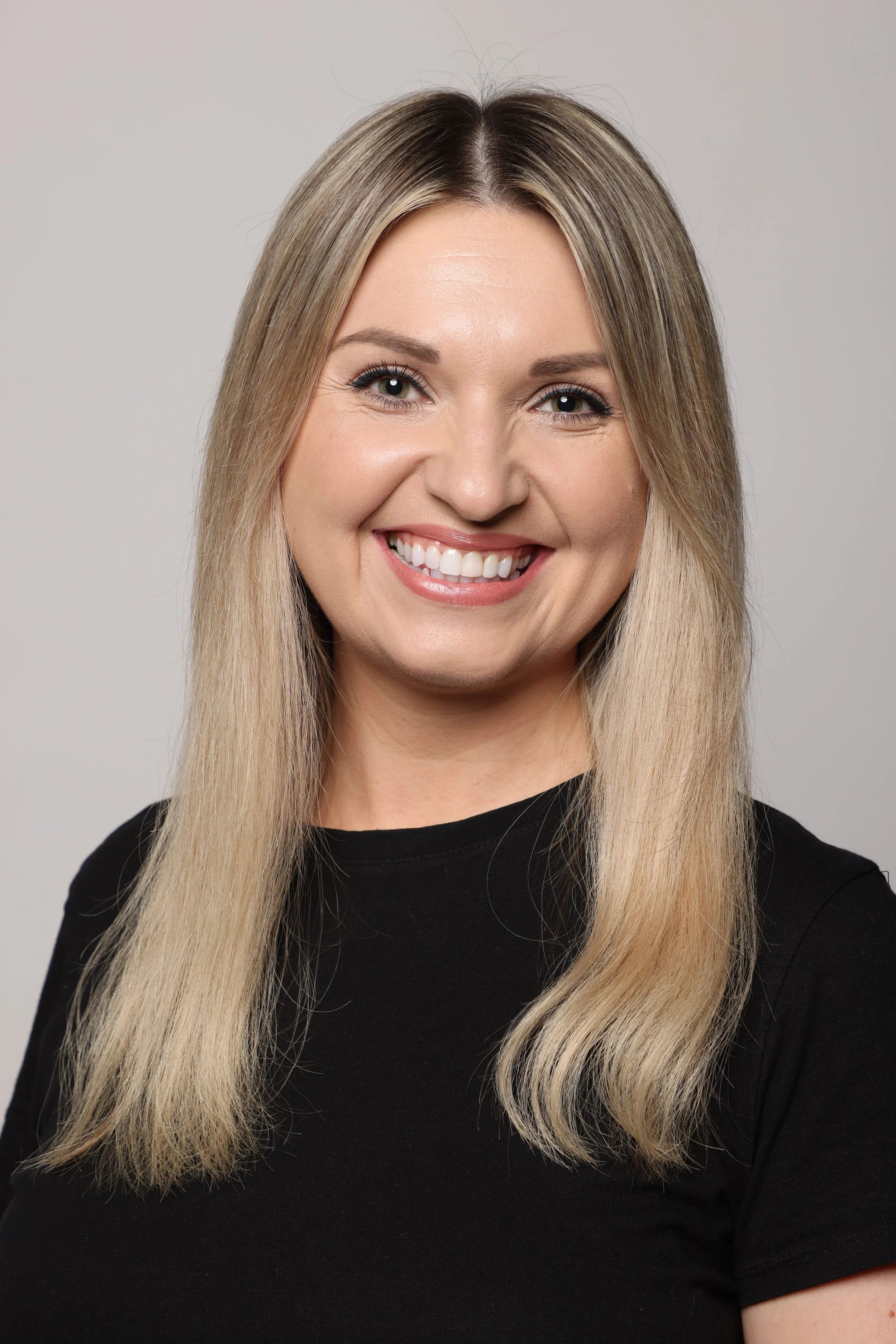 blonde woman black tshirt black jean smiling6.jpg