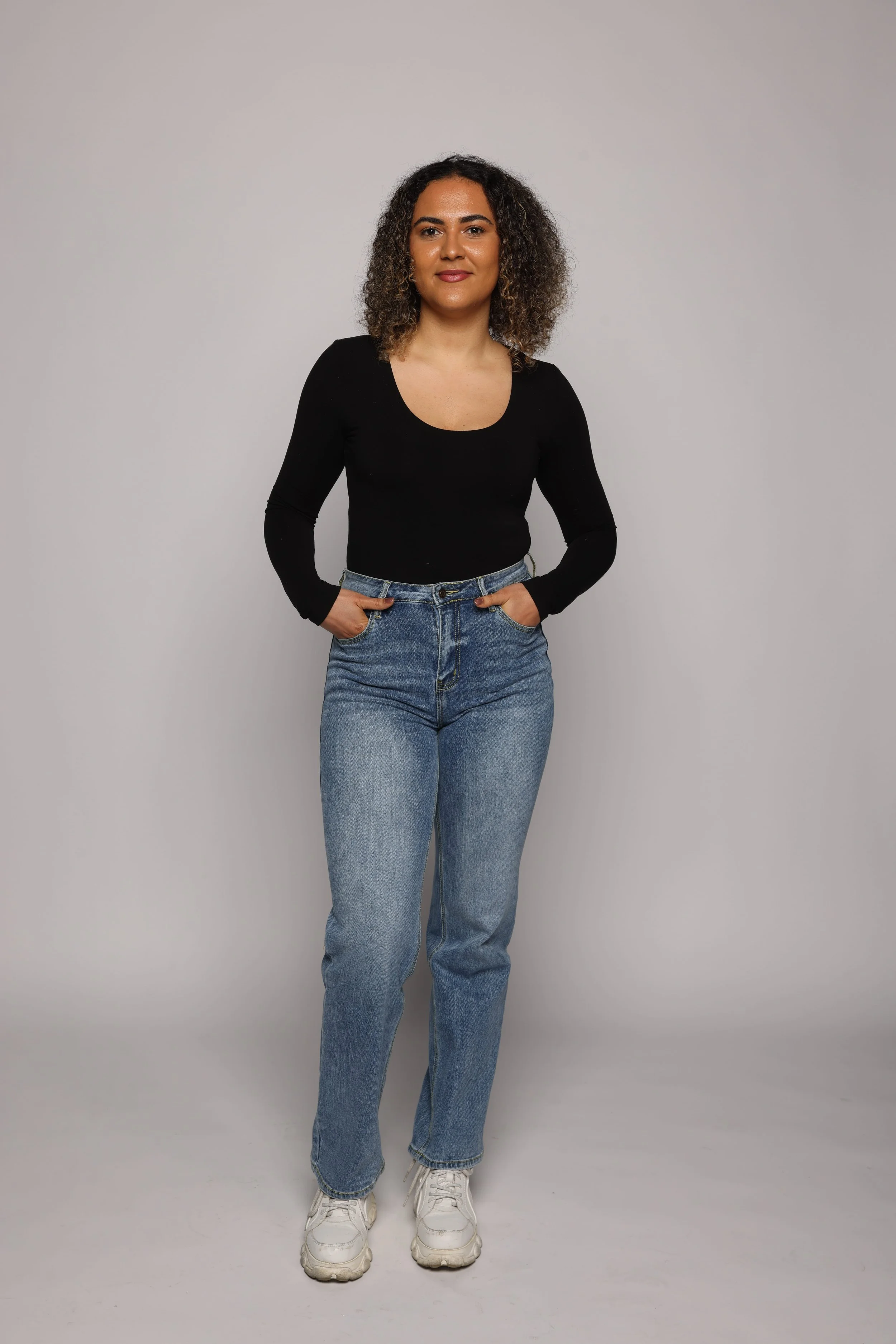 long hair woman black tshirt blue jean smiling5.jpg