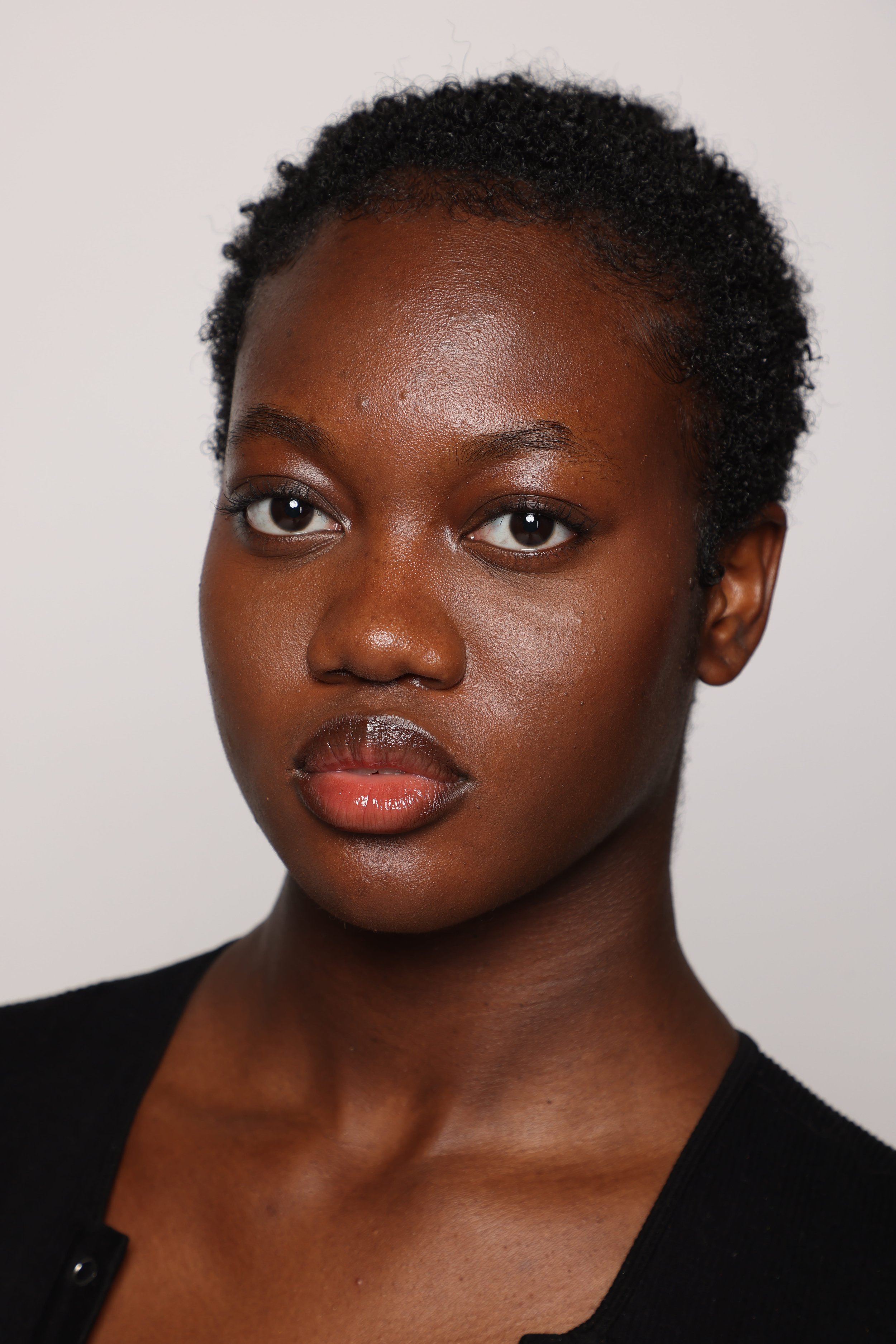 woman black tshirt blue jean smiling5.jpg