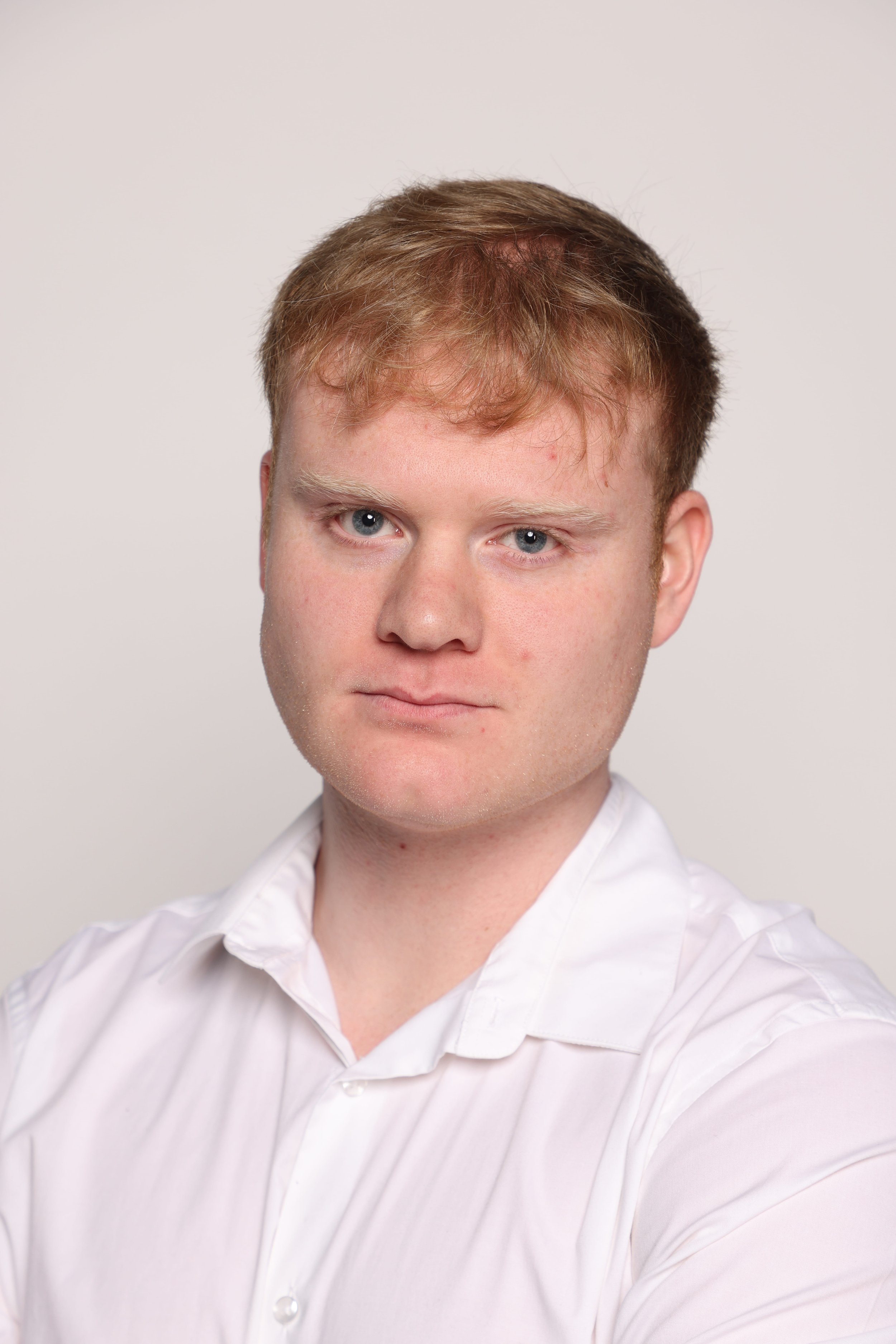 man white tshirt blue jean smiling3.jpg