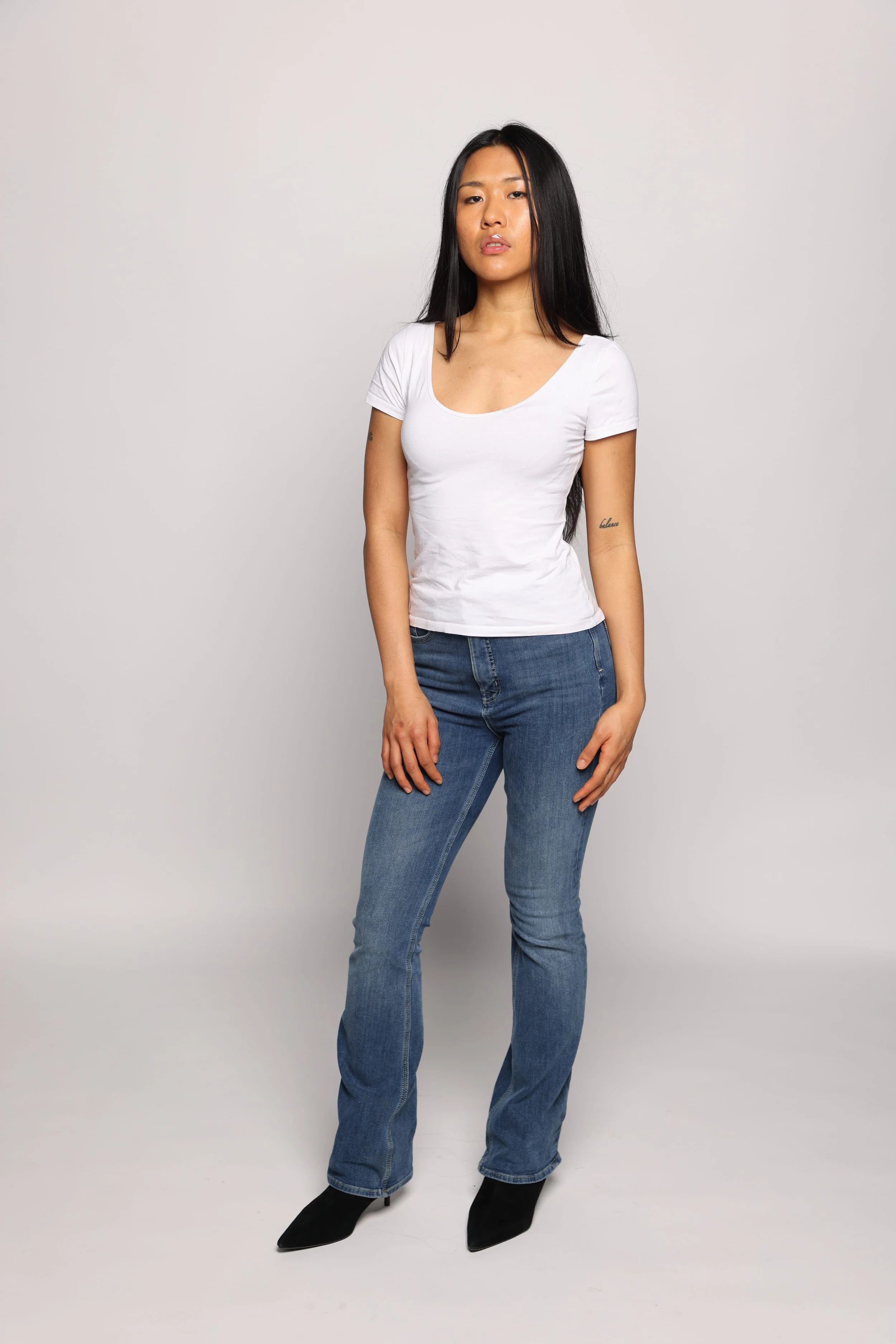 woman white tshirt blue jean smiling3.jpg