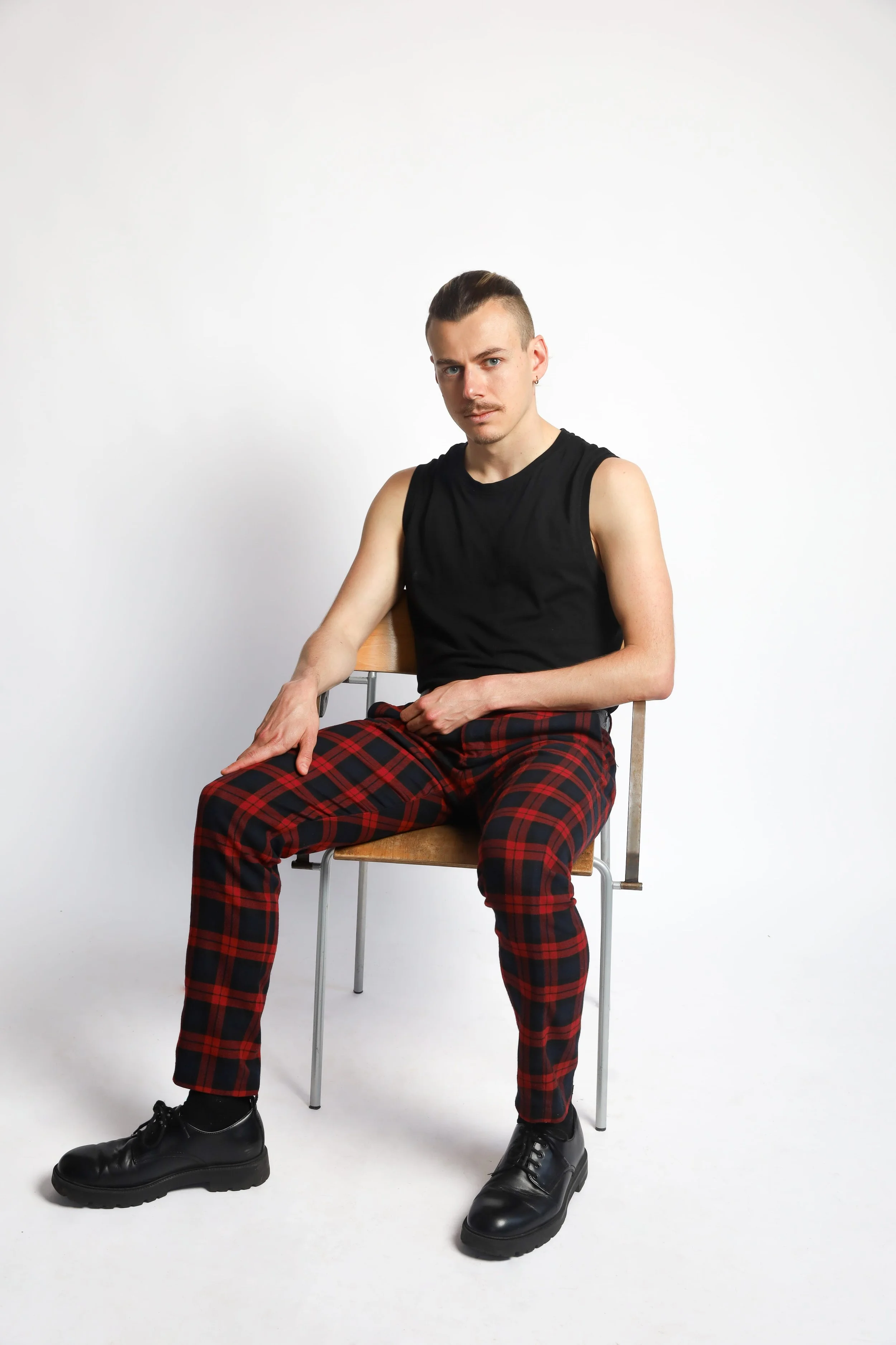 man white tshirt black jean smiling4.jpg