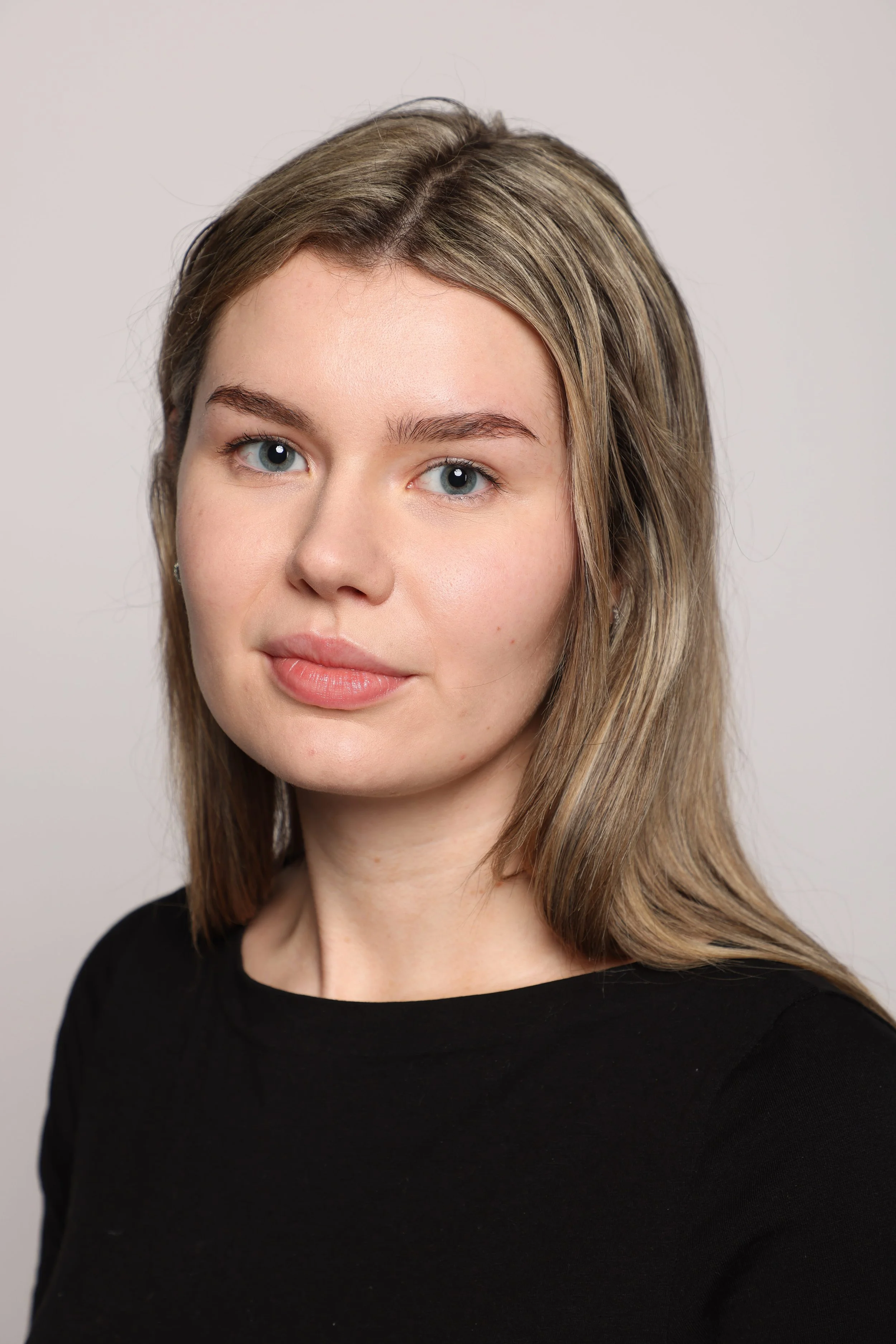 woman black tshirt black jean smiling4.jpg