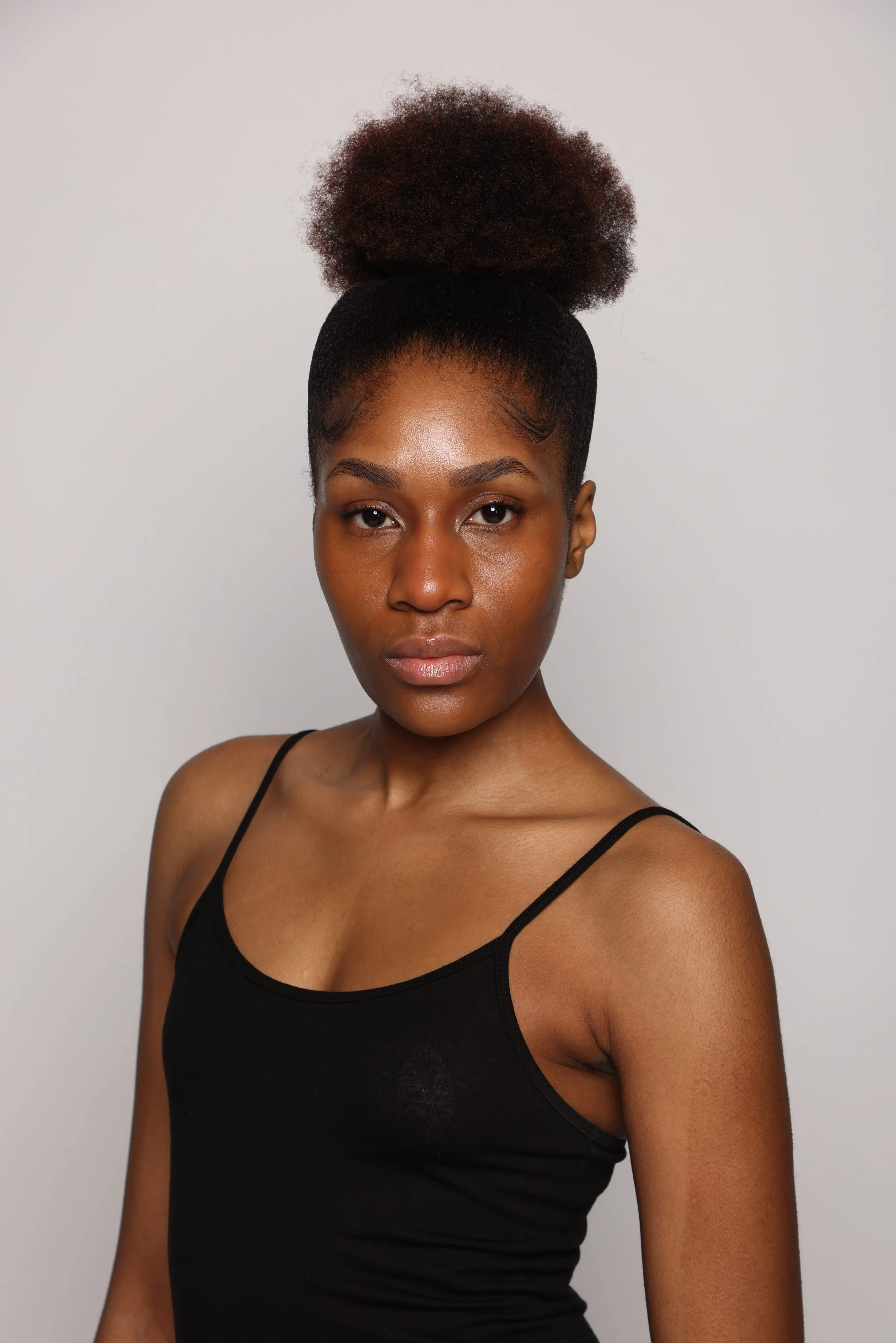 woman black tshirt blue jean smiling3.jpg