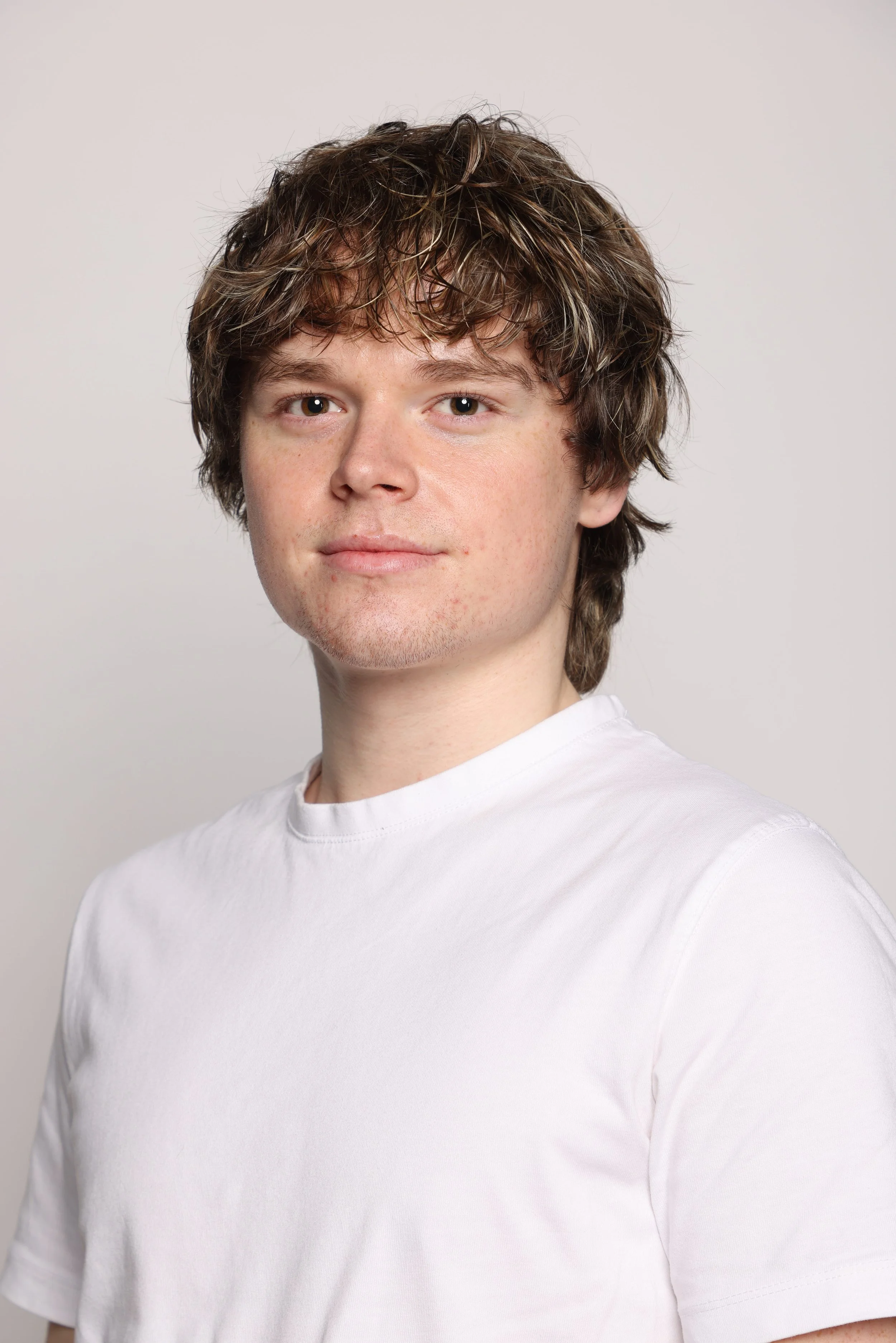 man white tshirt blue jean smiling4.jpg