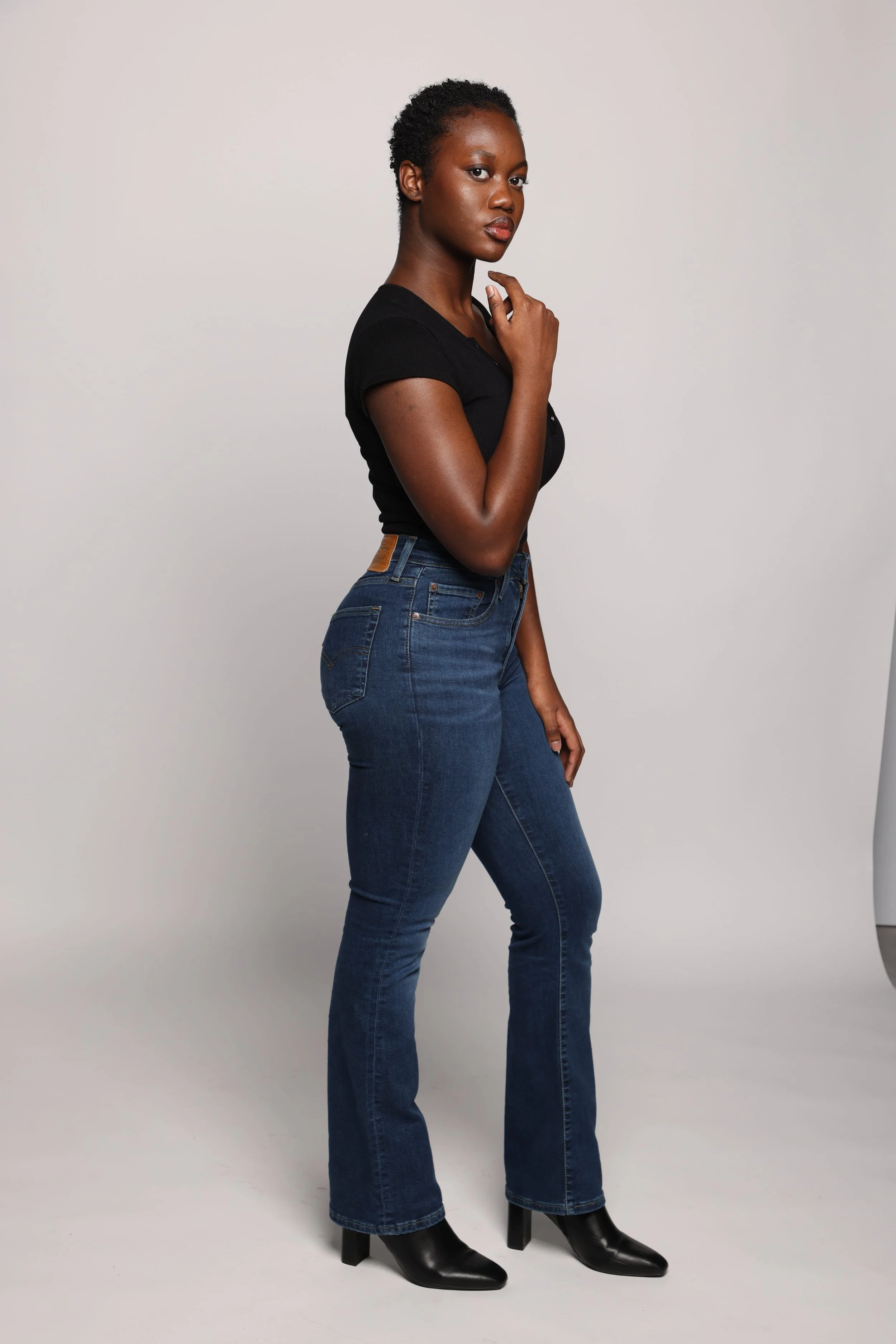 woman black tshirt blue jean smiling6.jpg