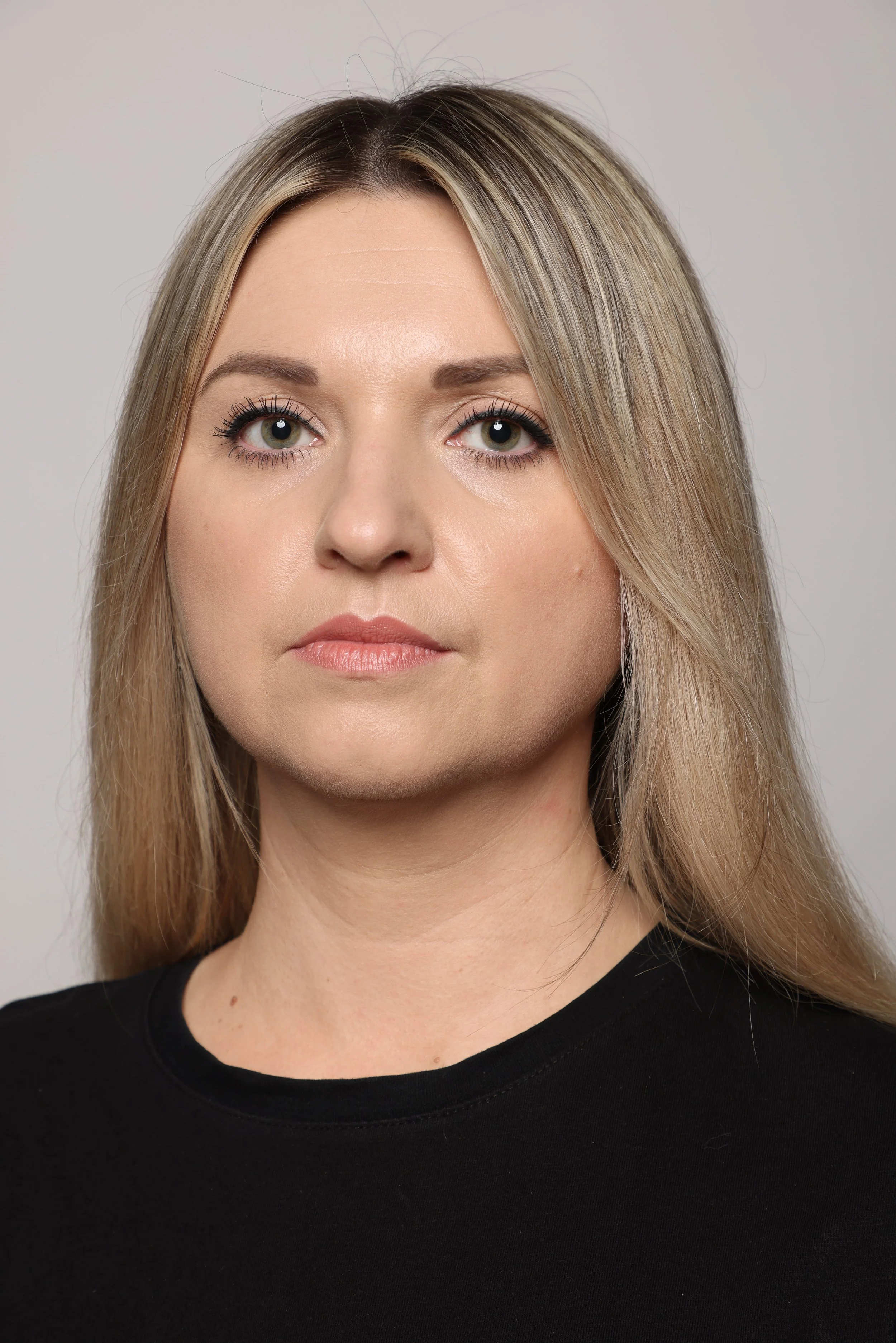 blonde woman black tshirt black jean smiling4.jpg