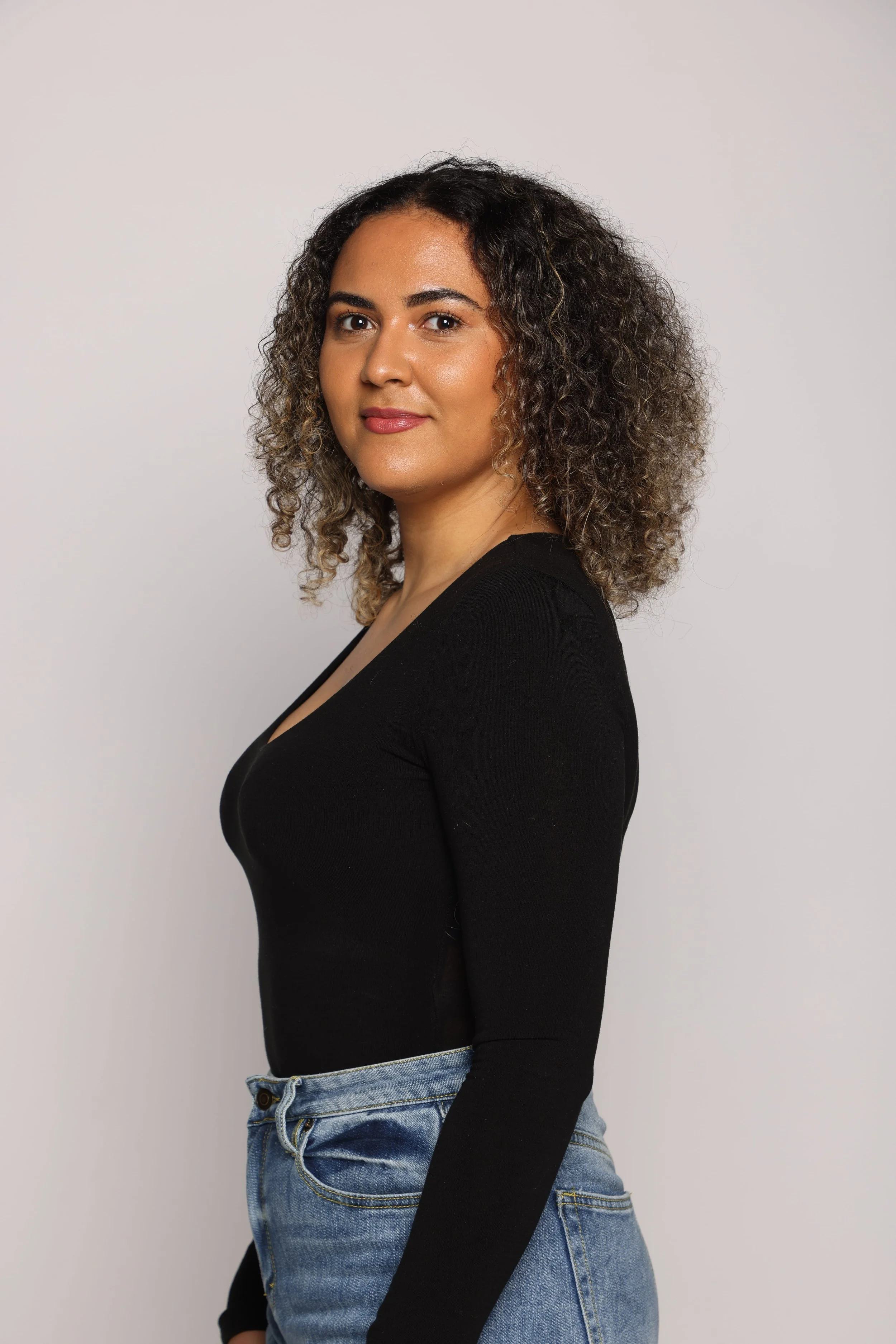 long hair woman black tshirt blue jean smiling2.jpg