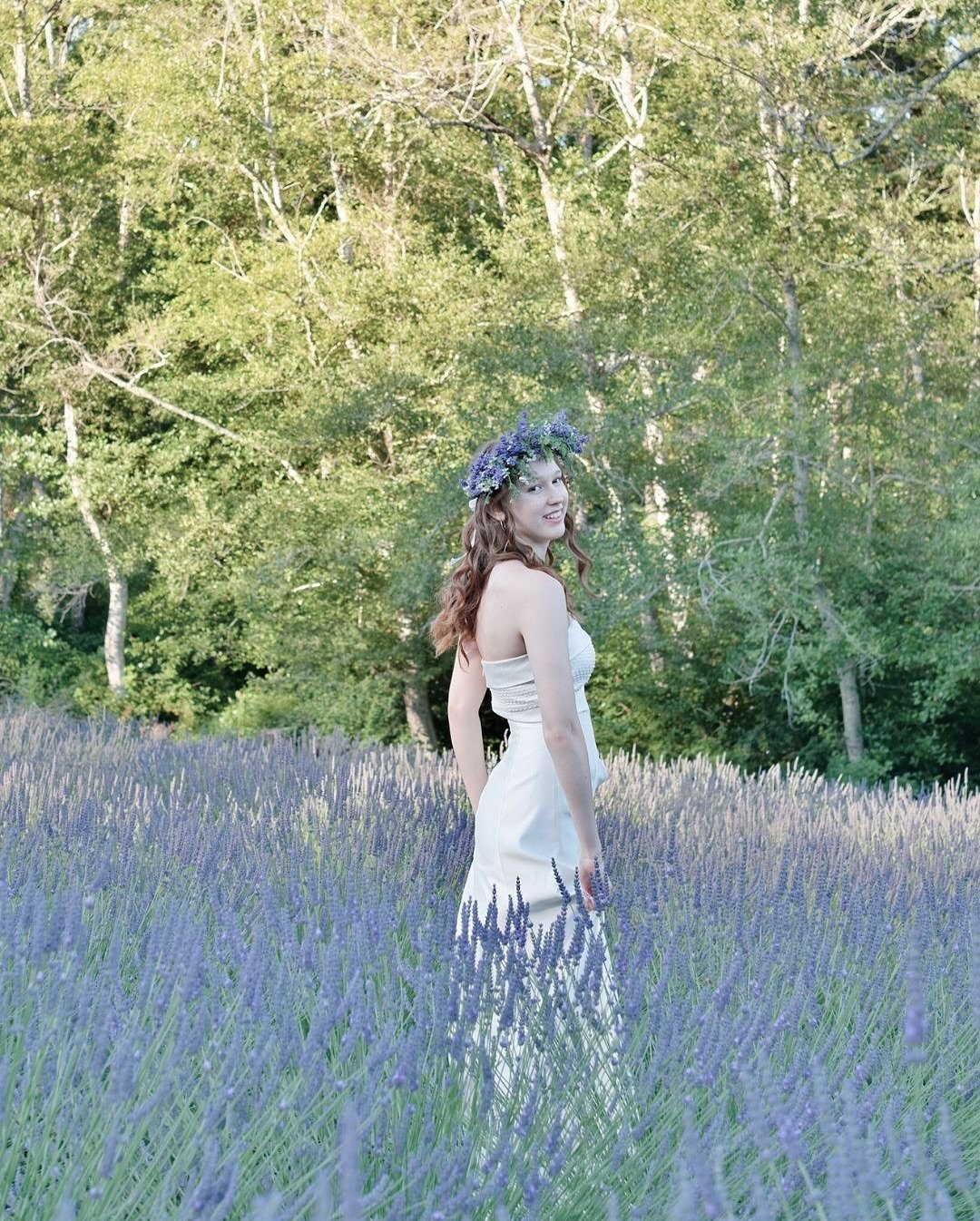 You can feel it the moment you arrive.
The way the light filters through the trees, the quiet that invites you to slow down, the sense that something meaningful belongs here.
If you’re dreaming of a wedding rooted in intention, surrounded by