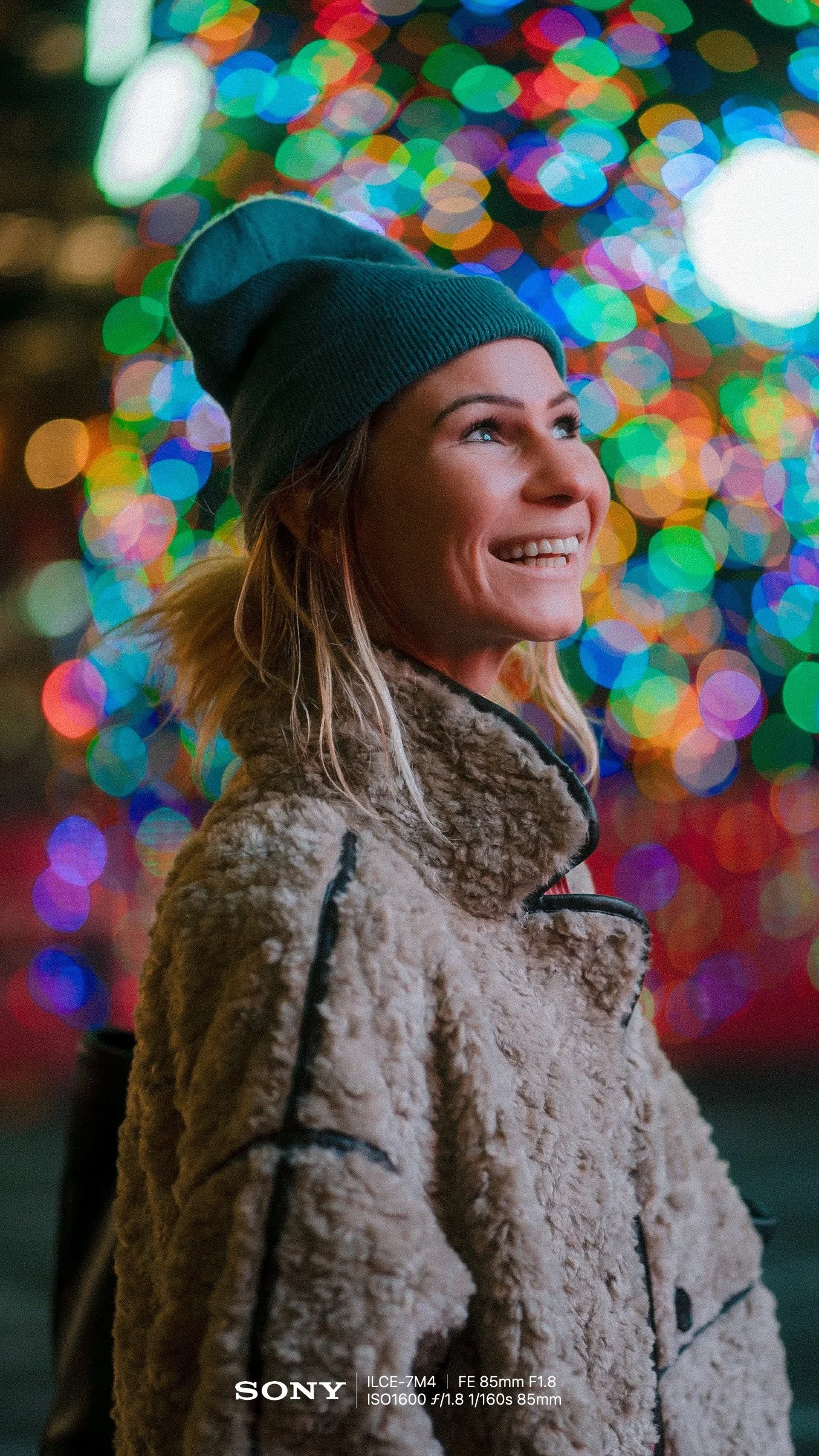  Relaxed Arms (V2)    “Stand tall and let your arms hang naturally by your sides. Laugh away from the camera as if a friend just told you a good joke.”  Women, Standing, 🌆 City, 85mm 