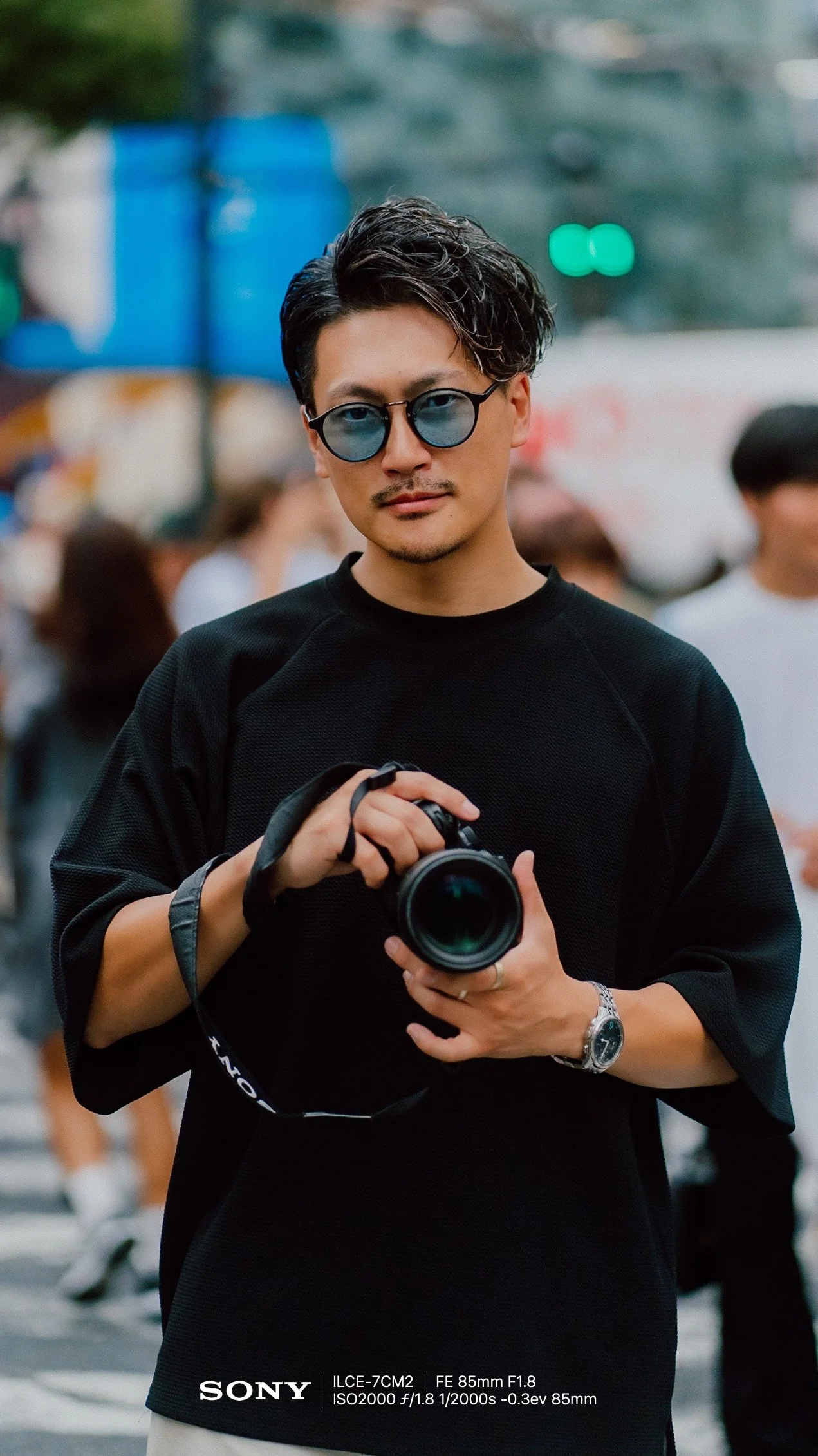  Relaxed Arms (V2)    “Stand tall and let your arms hang naturally by your sides. Laugh away from the camera as if a friend just told you a good joke.”  Men, Standing, 🌆 City, 🌂 Props 