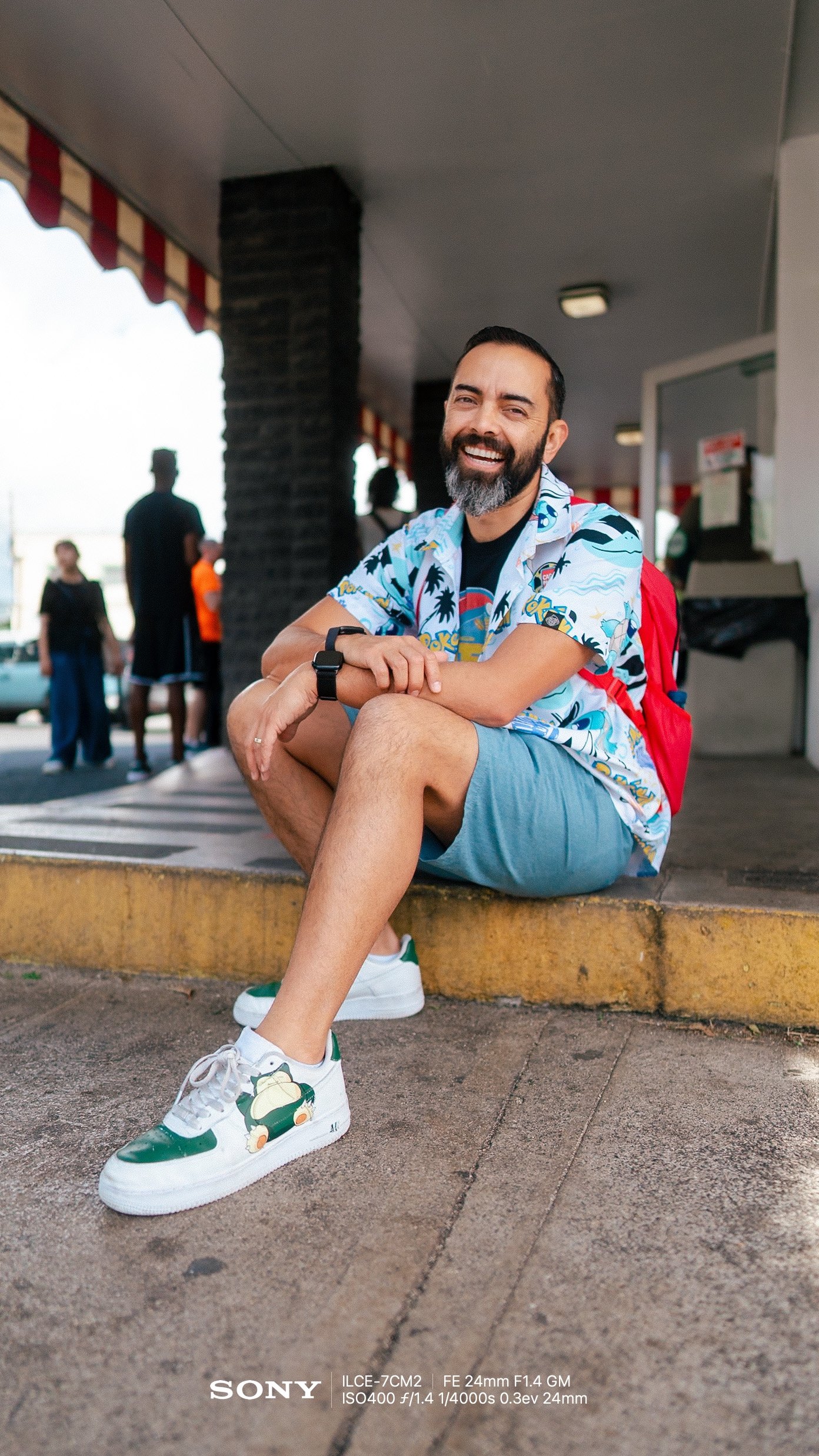  Relaxed Arms (V2)    “Stand tall and let your arms hang naturally by your sides. Laugh away from the camera as if a friend just told you a good joke.”  Men, Sitting, 🌆 City, 24mm 