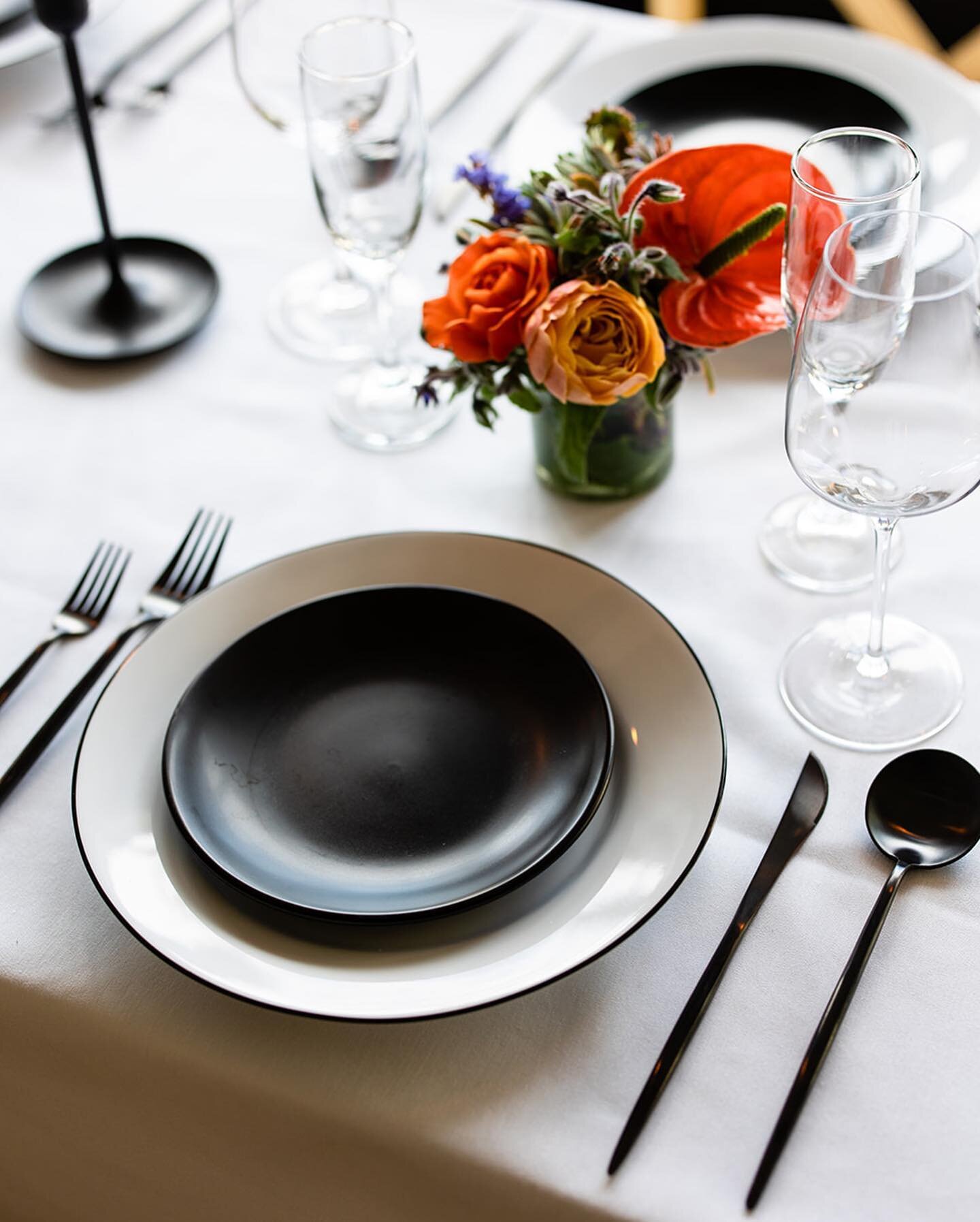 Black &amp; white dreams! Obsessing over our new black-rimmed enamel plates! Photographed at @rocheharborresort by @laviephoto with the beautiful floral stylings of @daisyhausdesign! Lush pops of color against classic style has never done us wrong! A