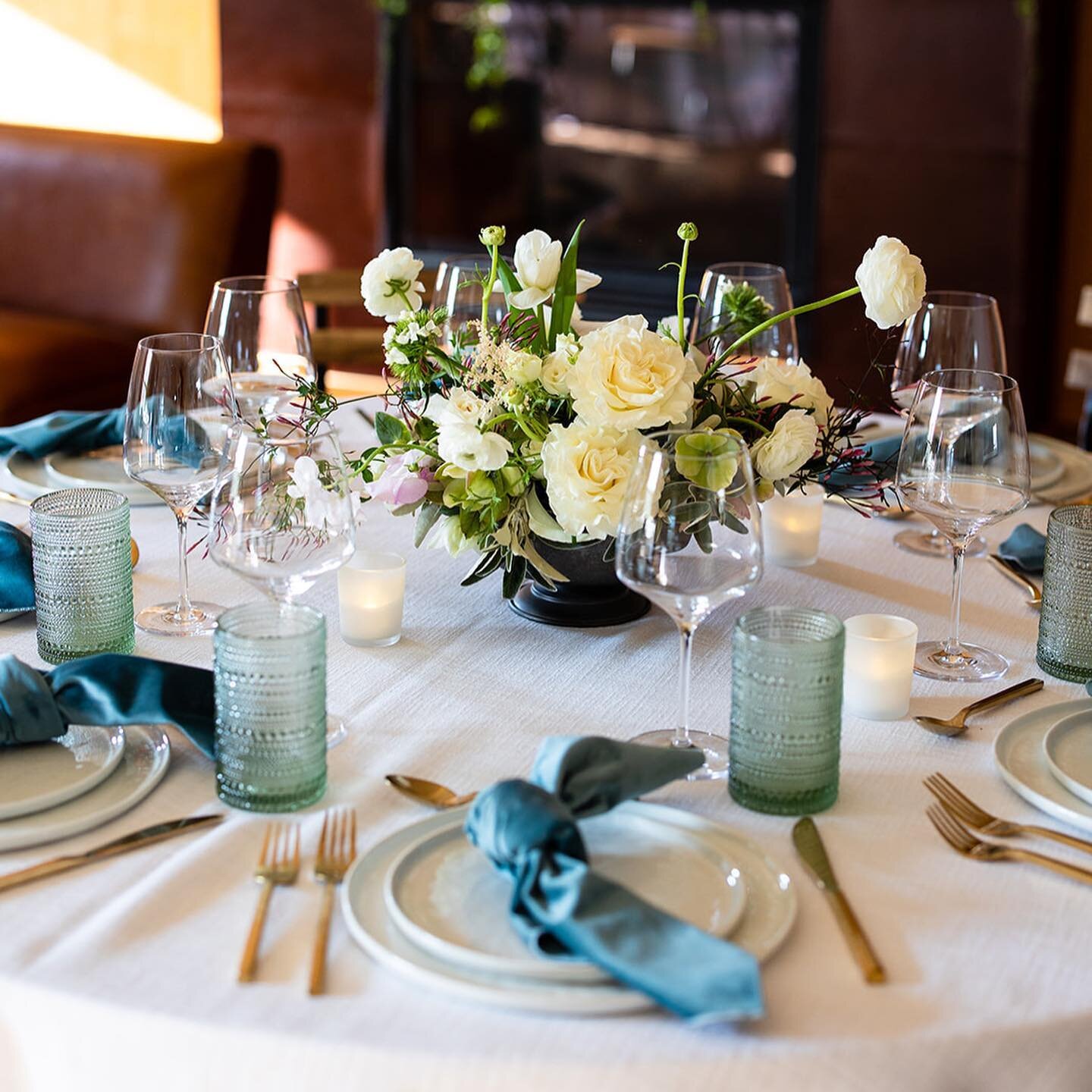 Secret Sunday 🤫 

Did you know that @fridayharborhouse hosts a secret room for events and conferences? Besides cozy rooms and the best brunch in town, the Friday Harbor House also offers rental space perfect for your next special event. Take a look 