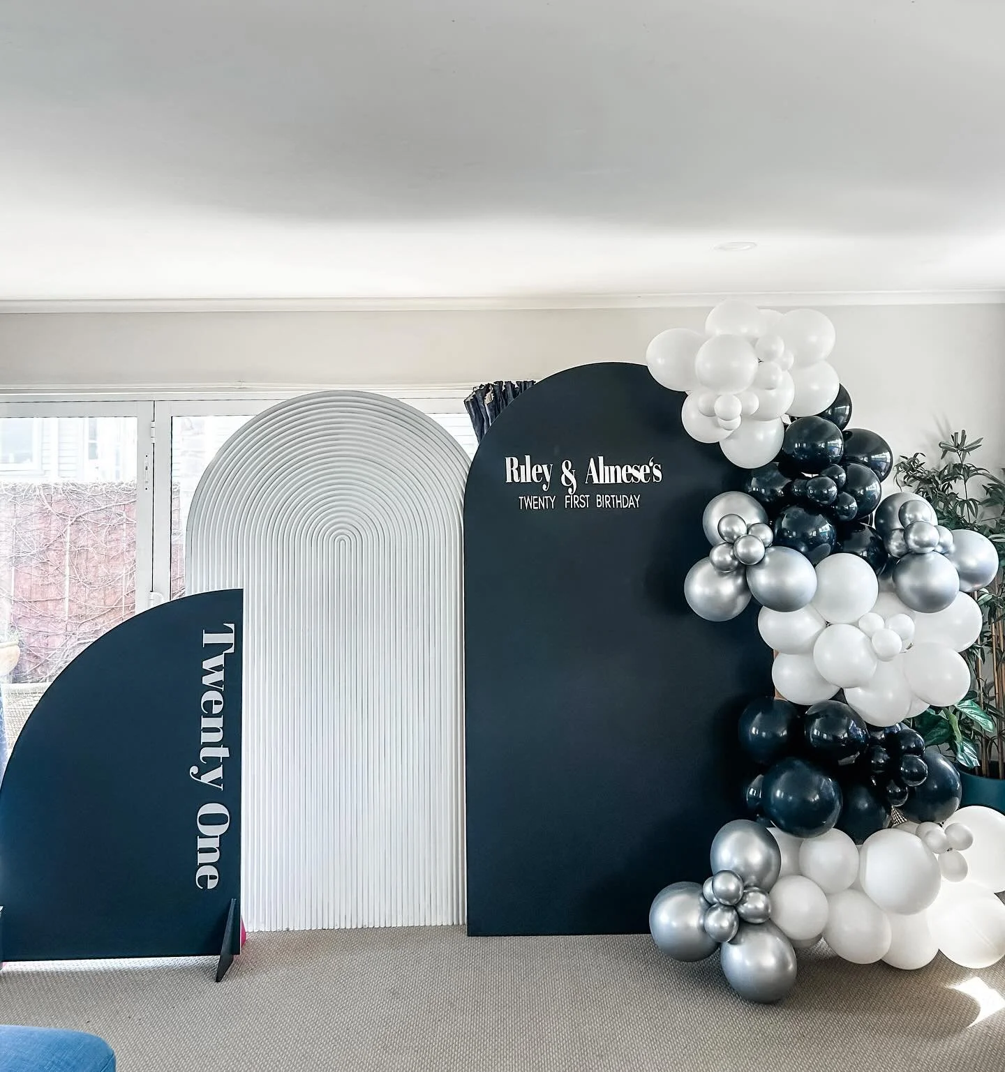 mono〰️chrome for Riley + Alinese&rsquo;s Twenty First 
🤍&spades;️🩶