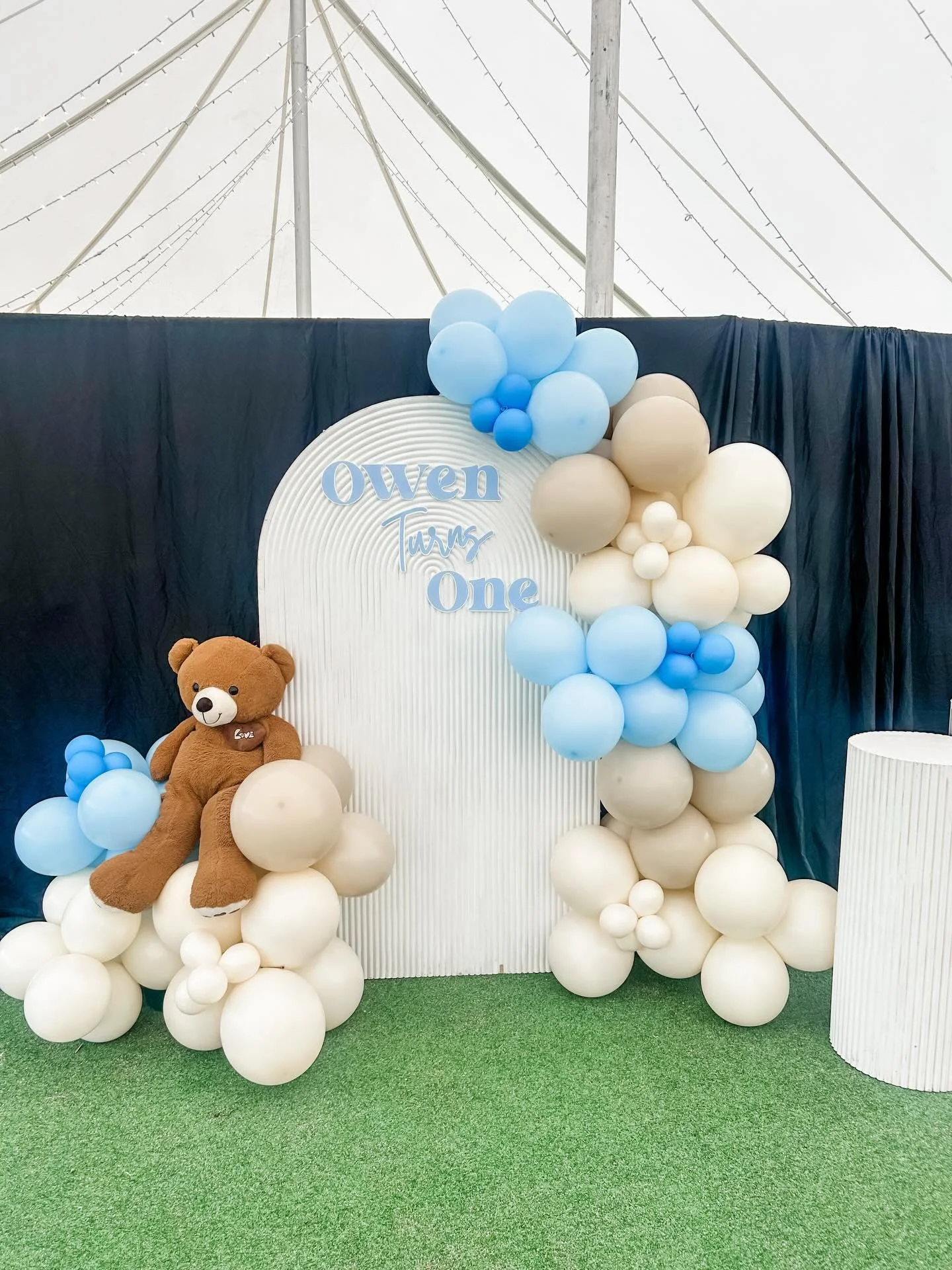 A cutesy little last minute setup for Owen&rsquo;s first Birthday 🧸🩵

Venue | @no5.cafe_larder marquee
Cookies | @sugarsugarnz_