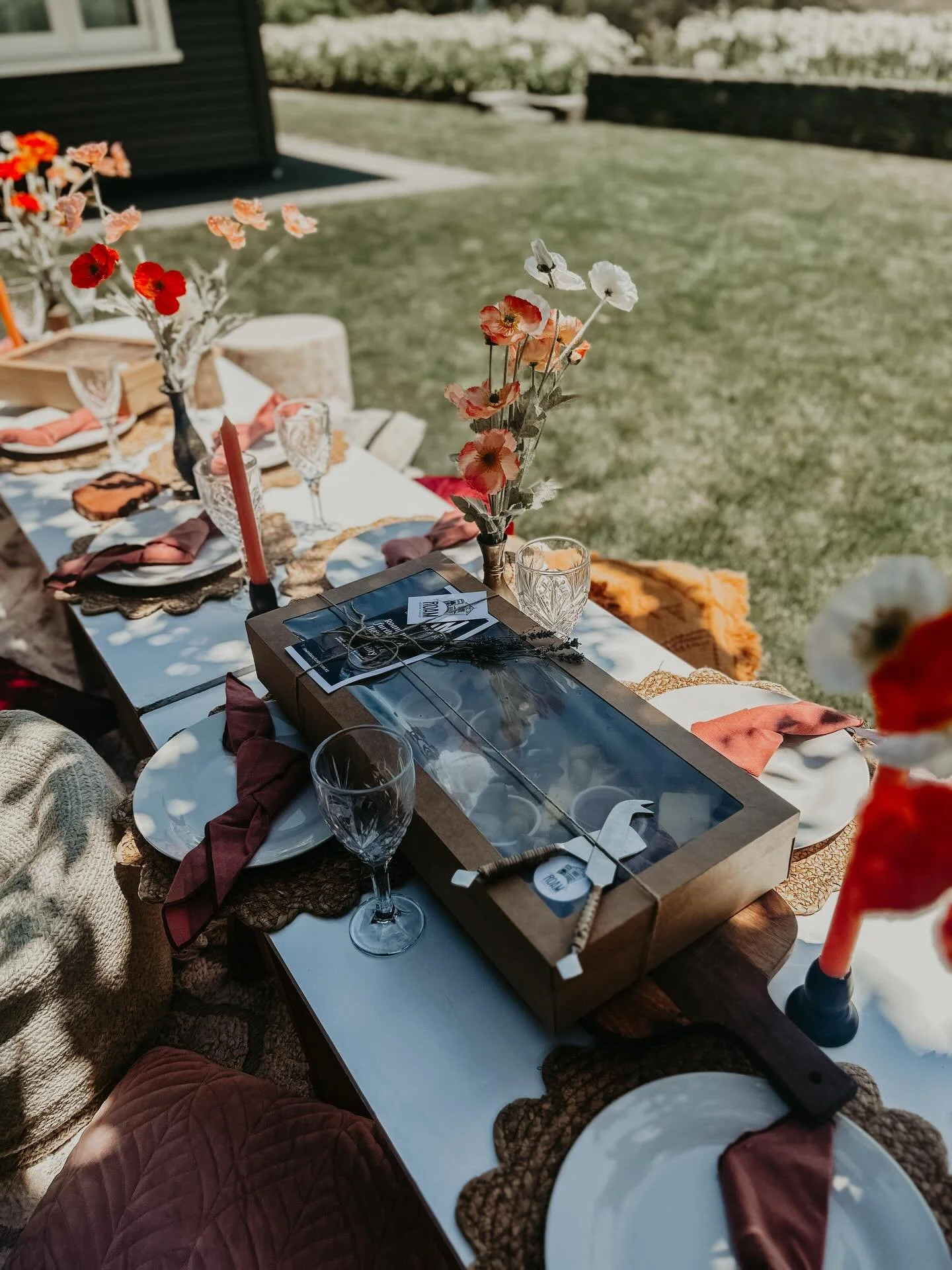 Summer Picnics never looked so good! Picnic season is upon us guys. 

Check out our website to book in yours! 
www.aadenpaigestyling.co.nz/hirepackages/picnic-packages

Graze Boxes | @roammarineparade 🤤
