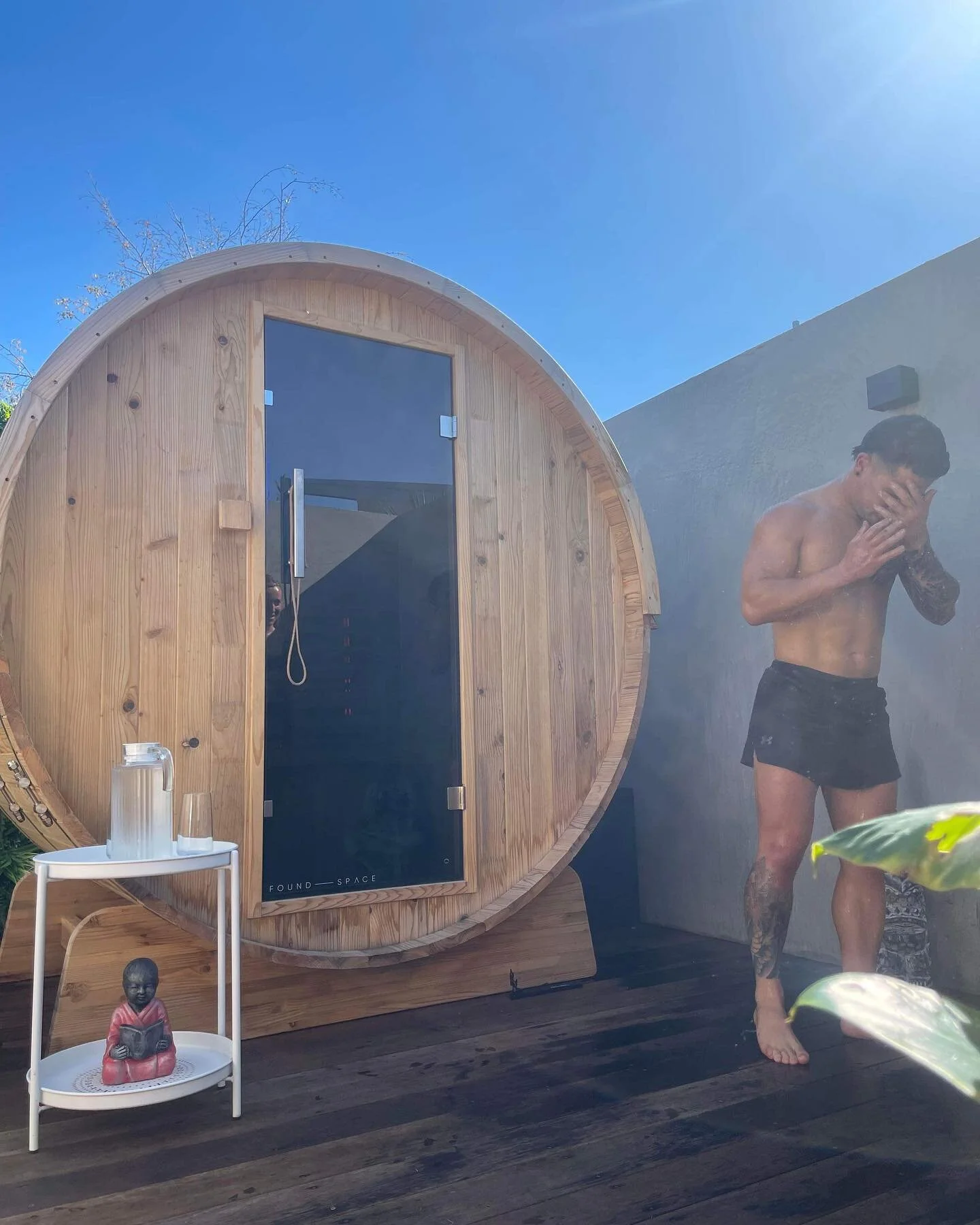 Good Morning Zen Friends! ☀️ 

We currently have recovery sessions for up to groups of 3 available this Sunday, feel free to send us a DM or click the link in the bio to lock it in! 🧘&zwj;♂️ 

#recoverytherapy #contrasttherapy #infraredsaunabenefits