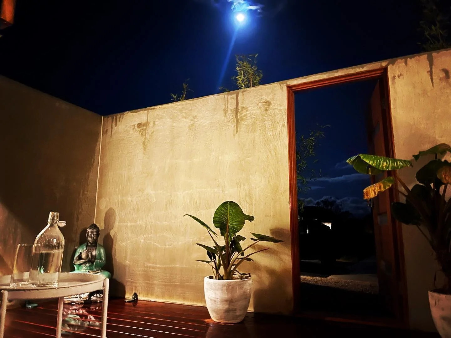 Wrapping up a big weekend at the Den under the beautiful 🌙 

We met so many amazing people this week 

Thanks to all for your support 🧘 🔥 🧊 

Looking forward to another busy week helping people with their goals 🙏

#hottubhealthbenefits #contrast