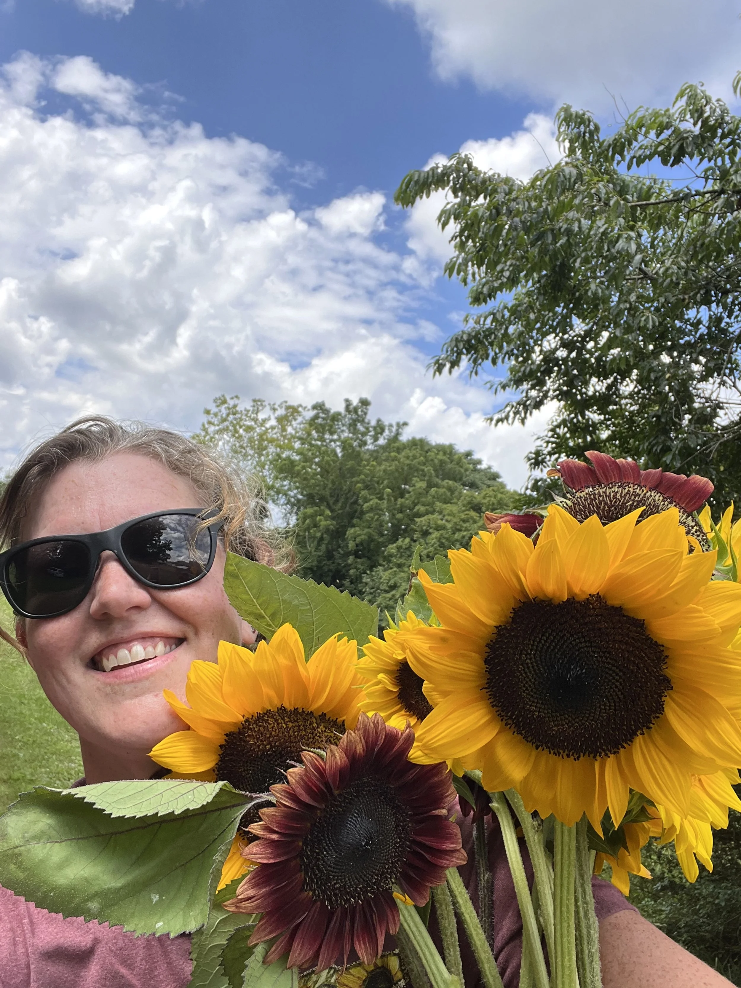 Jennifer with a bouquet of fresh picked sunflowers