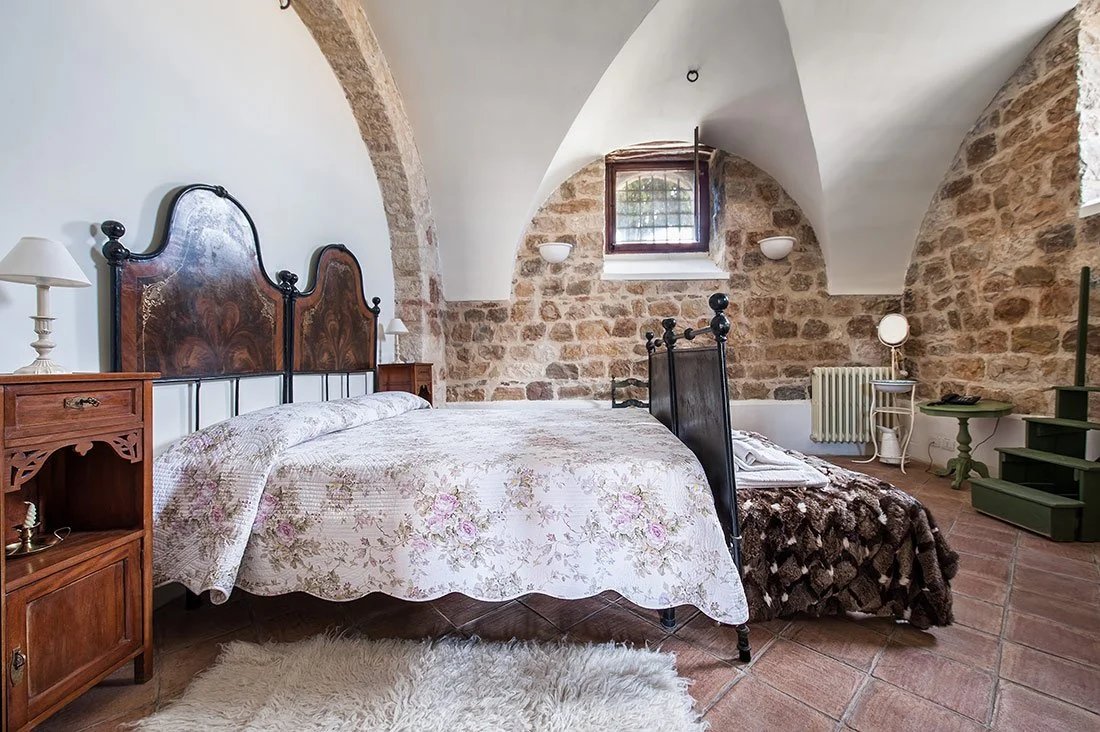 Two rooms with shared bathroom