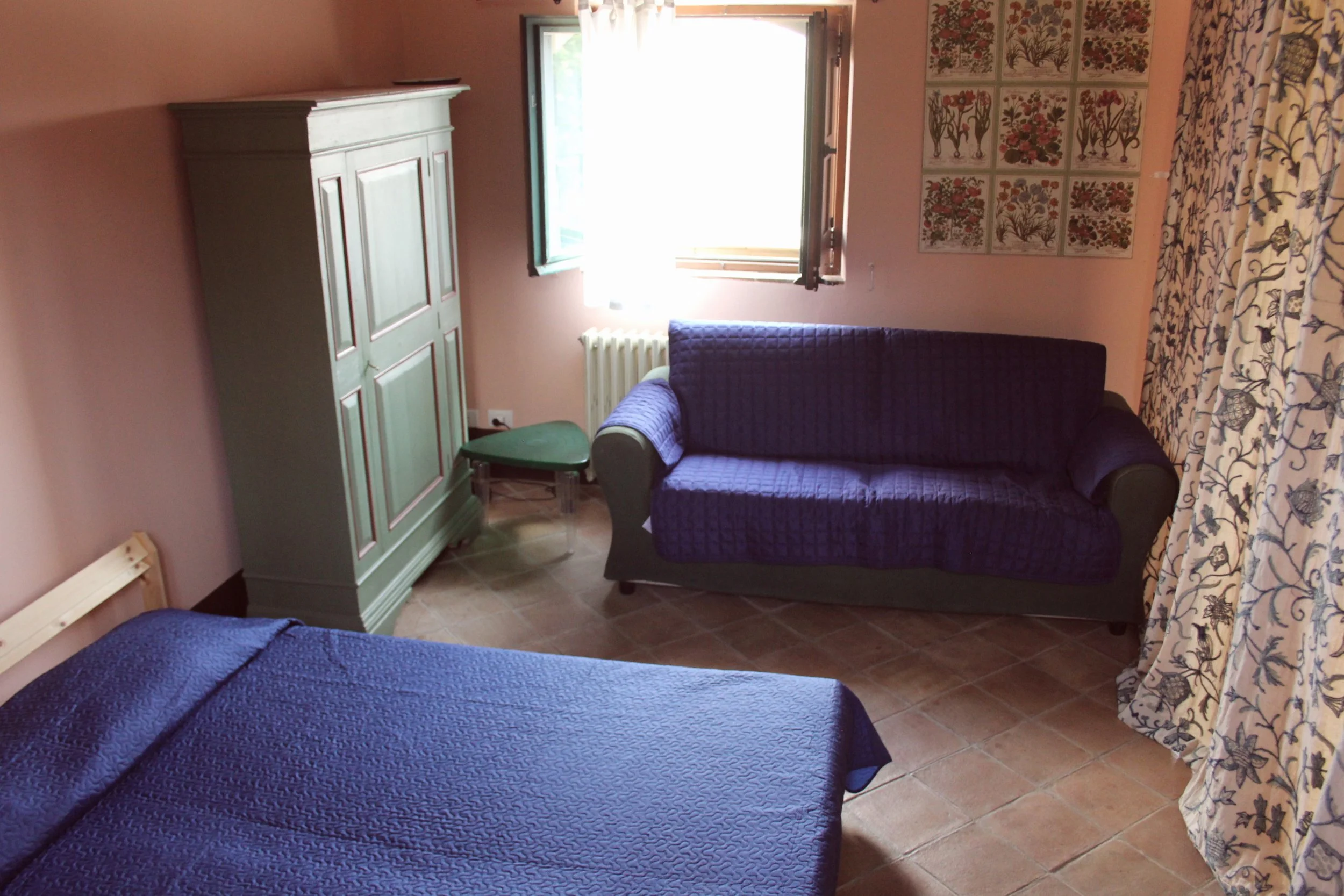 Two rooms with shared bathroom