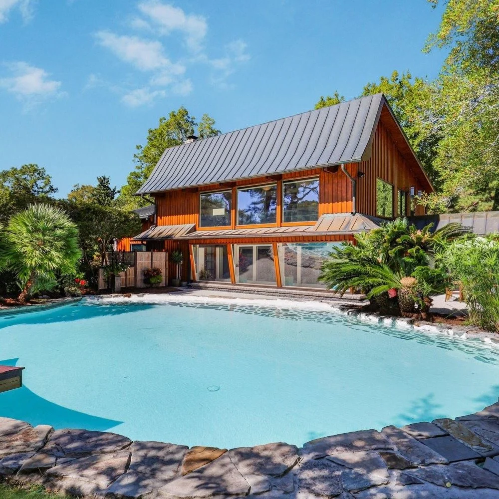 Would You Live Here? 🏡💰 Experience a rare blend of architectural artistry, serene privacy, and Lowcountry elegance at 901 Red Coat Run, a contemporary masterpiece tucked inside the private Snee Farm golf club community of Mount Pleasant, SC. Listed