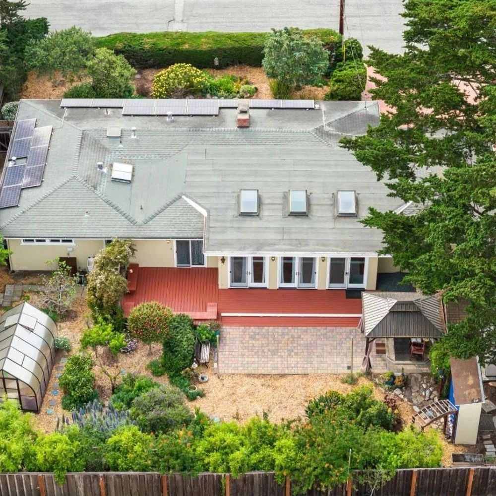 Would You Live Here?🏡💰 This serene single-level coastal retreat at 1976 Luzern St, Seaside offers peaceful living just minutes from the shoreline. Listed by an exceptional colleague, Melissa Radowicz @melradrealtor  a member of my national network 