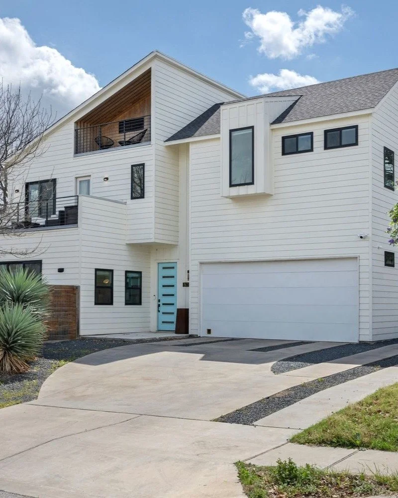 Would You Live Here?🏡💰 This free-standing condo in the heart of Austin&rsquo;s coveted 78704 offers light-filled living, multiple outdoor spaces, and stunning downtown skyline views, all in one of the city&rsquo;s most vibrant and walkable neighbor