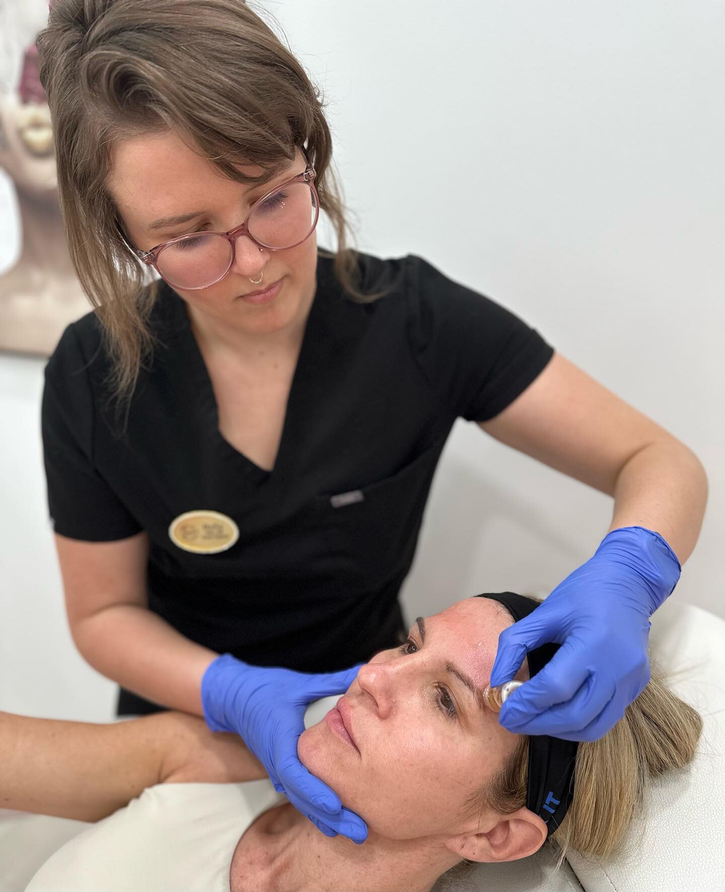 Holly, RN has appointments available this week Thursday 5/11 and Saturday 5/13!🌸

~Botox/Dysport 
~VI peels
~B-12 shots

Link in bio to book or call the office if you&rsquo;re unable to find a time that works✨
#nurseinjector #medspa #happyvalley #nu