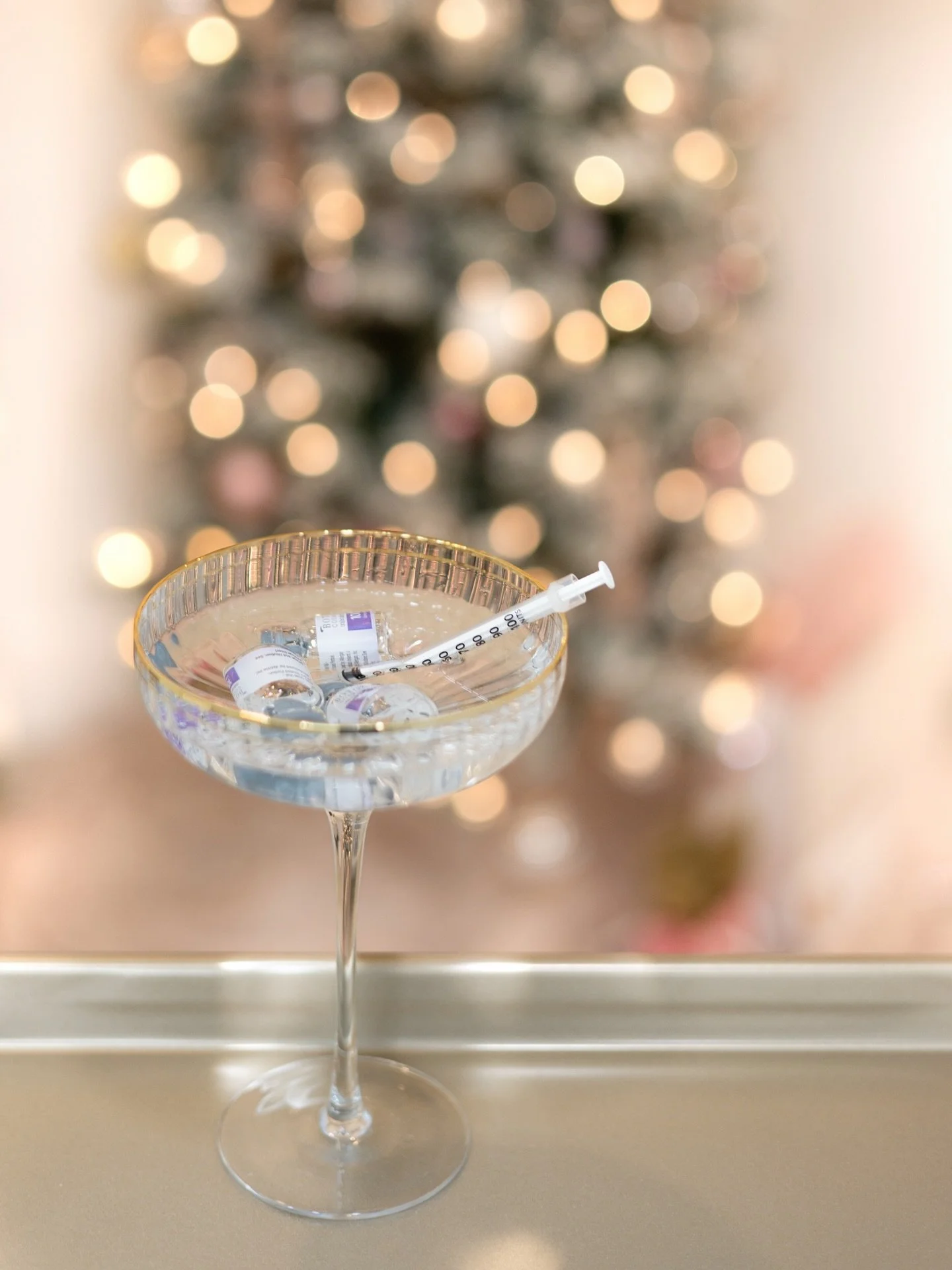 Cheers to a very Merry Christmas from the Luxus Team to You and Yours! ✨🎄🎁🥂