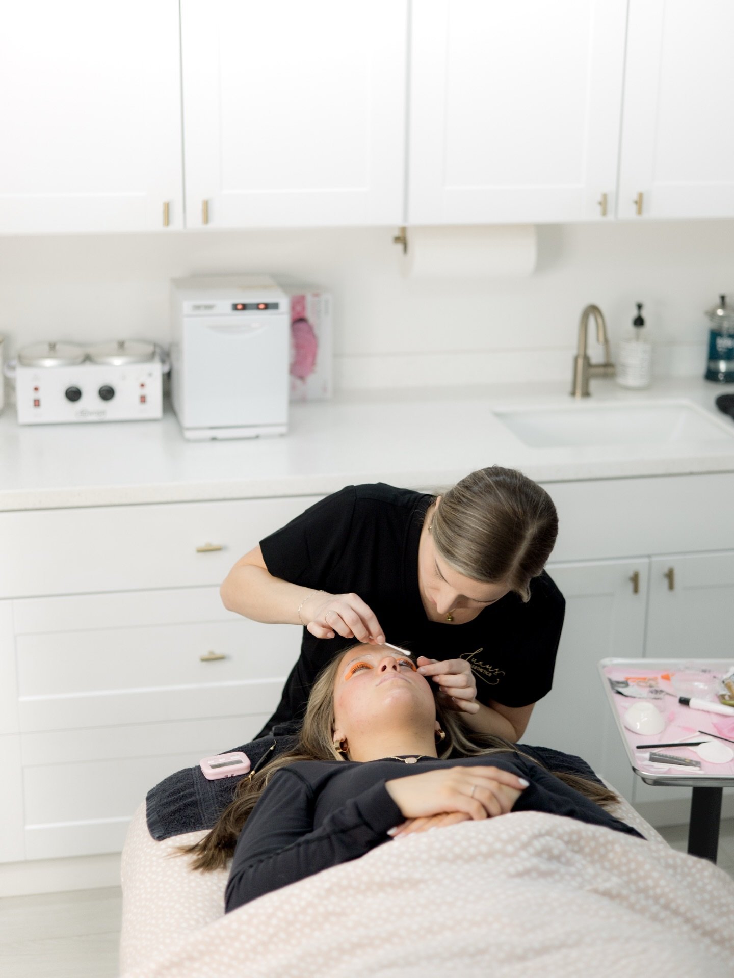 30% off all lash lifts and brow laminations with Mackenzie this week! Keep swiping to see this clients amazing lash &amp; brow results!! 🤩🫶🏼✨ 

💫Pricing💫
&bull; Brow Lamination - $119
&bull; Brow Tint - $49
&bull; Brow Lamination + Tint - $149
&