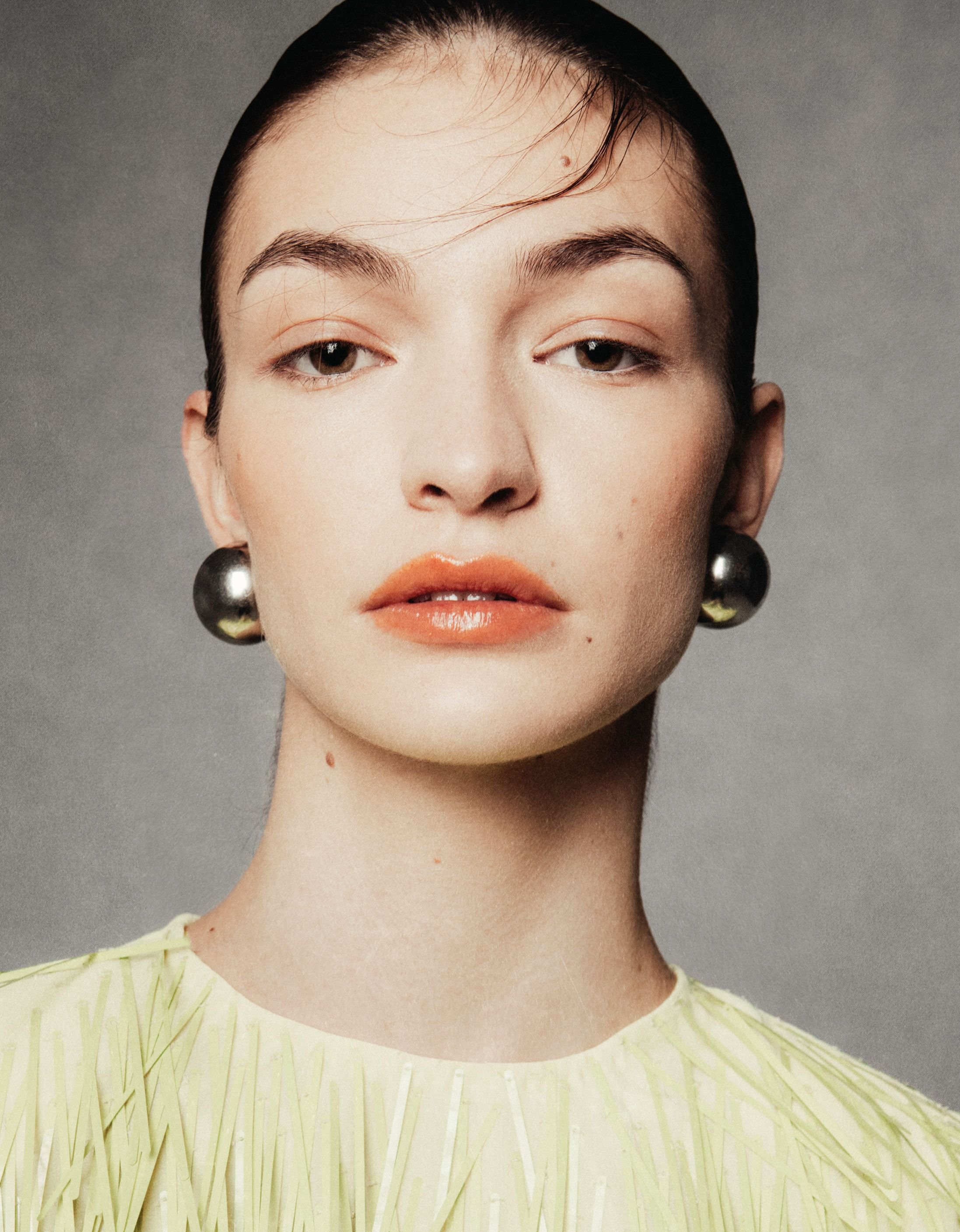 1-noemi-s-main-book-raro-models.jpg