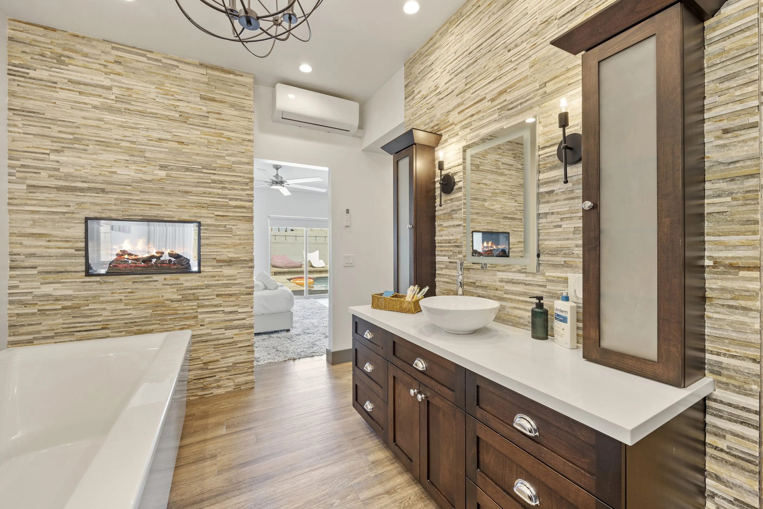 E4-TheBathroom.jpg