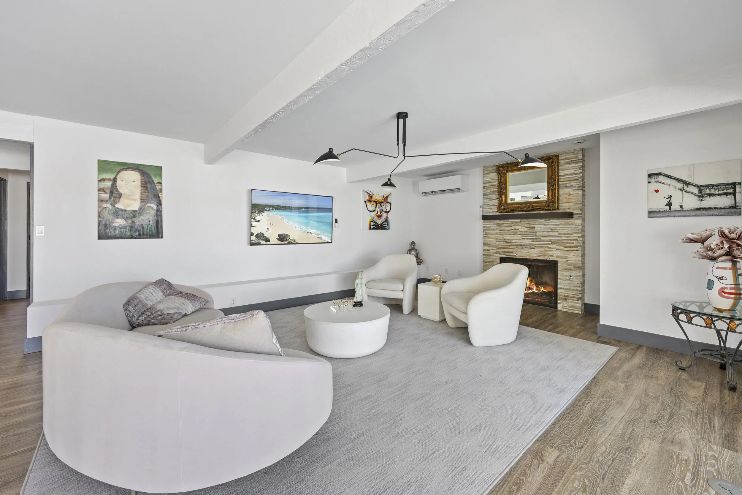 C1-TheLivingRoom.jpg