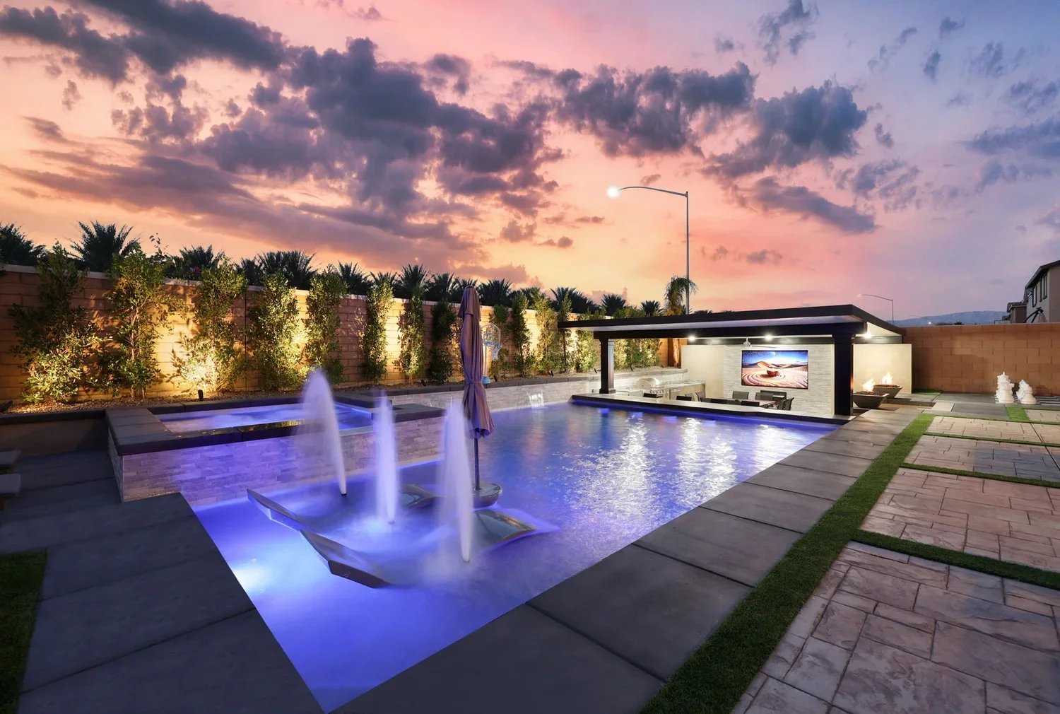 Resort w/ Arcade, Heated Swim-Up Bar &amp; Geyser Pool 