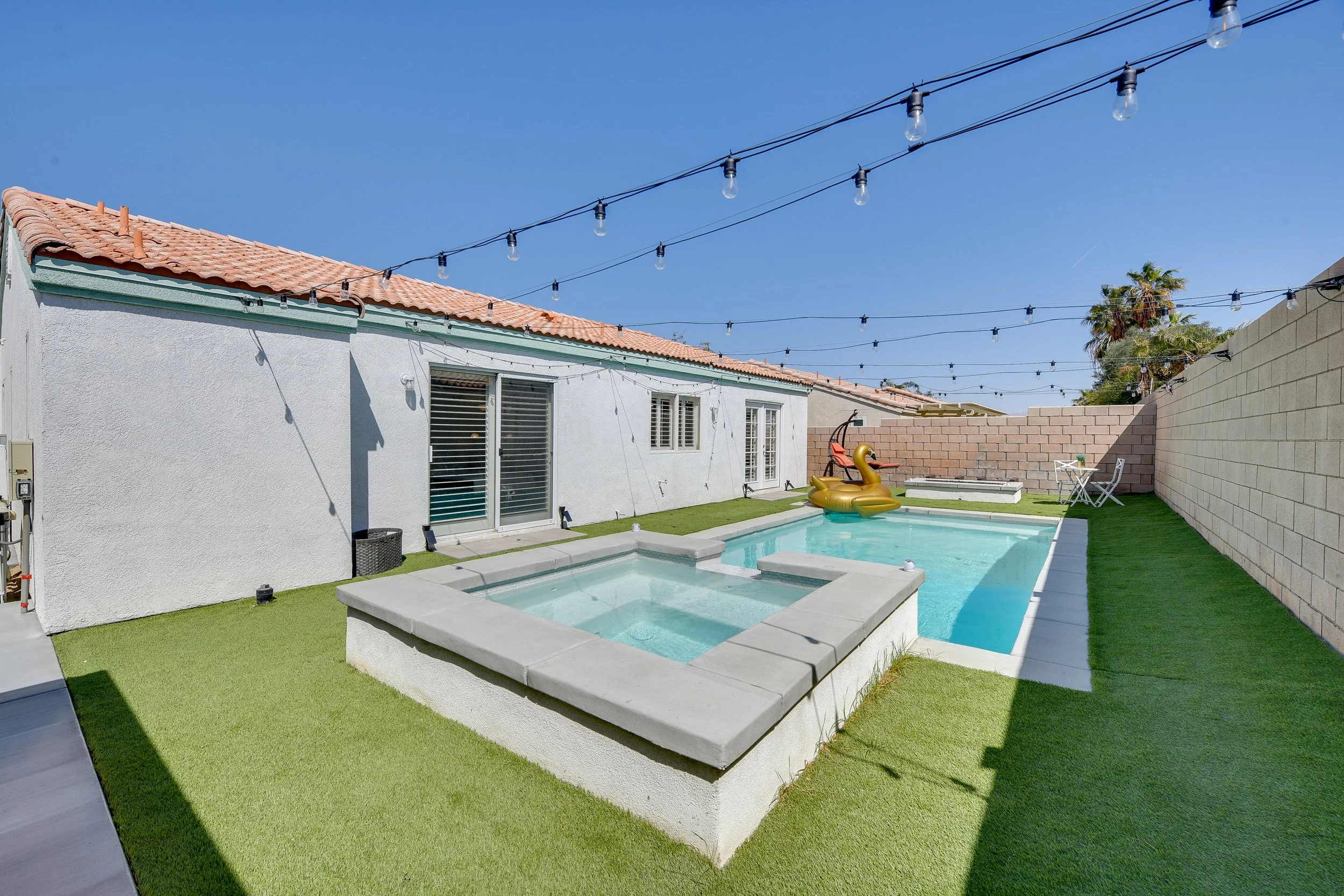 B2-Backyard Pool Spa & Putting Green.jpg