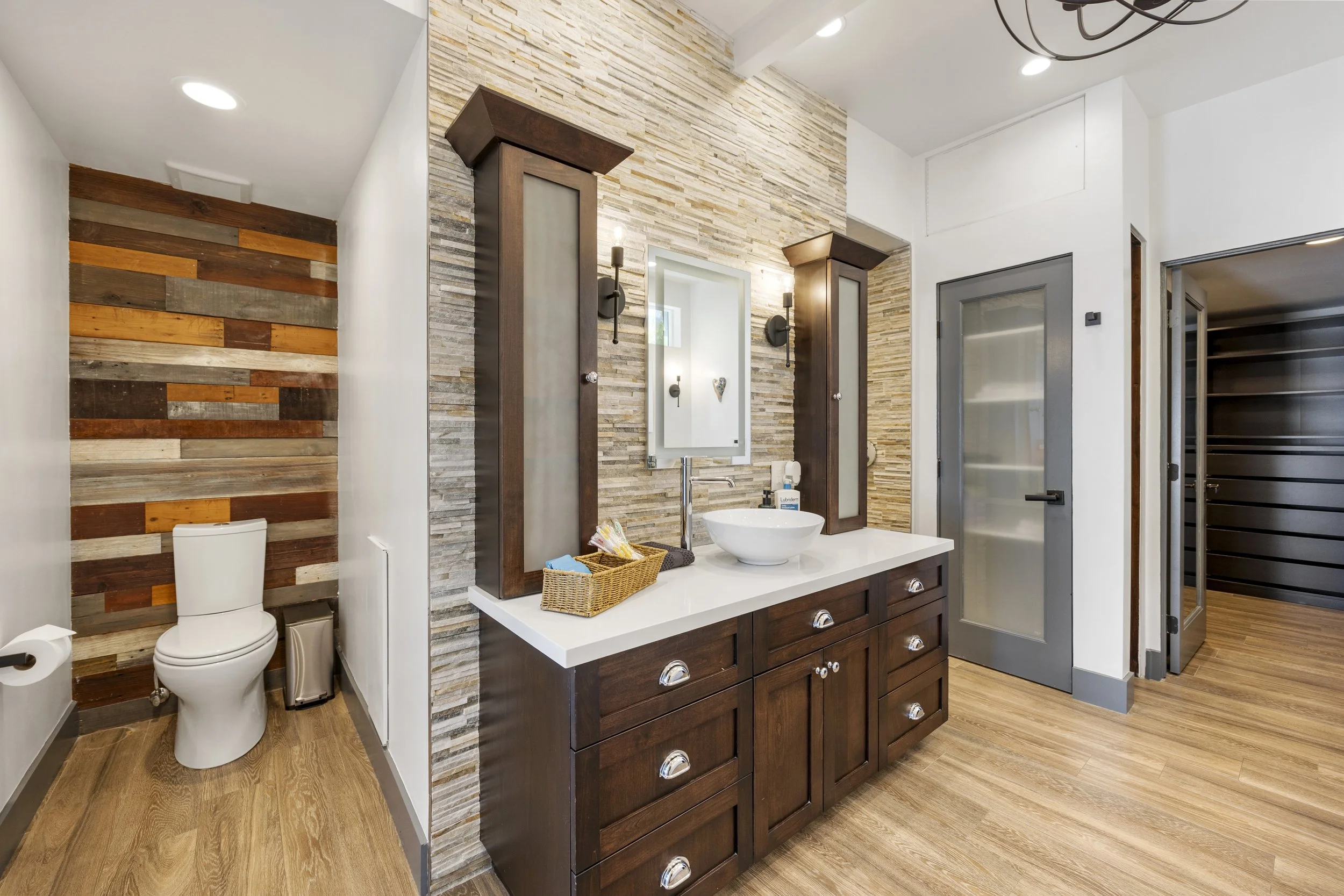E3-TheMasterBathroom.jpg