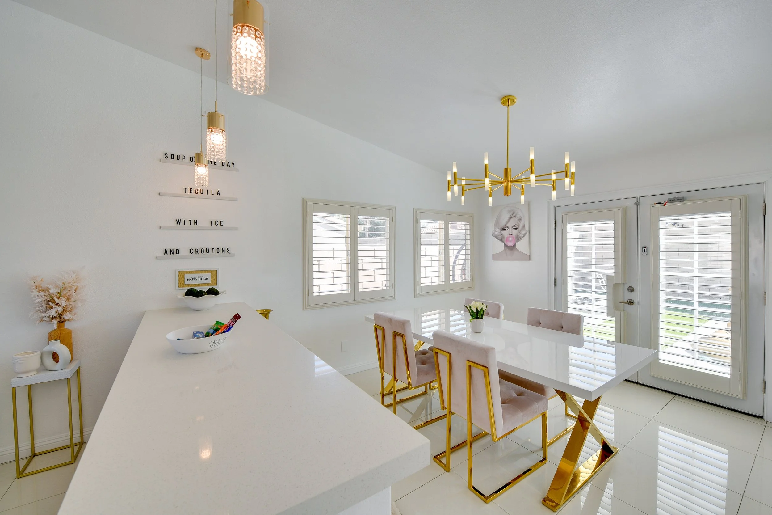 D1-Dining Area with Breakfast Bar.jpg