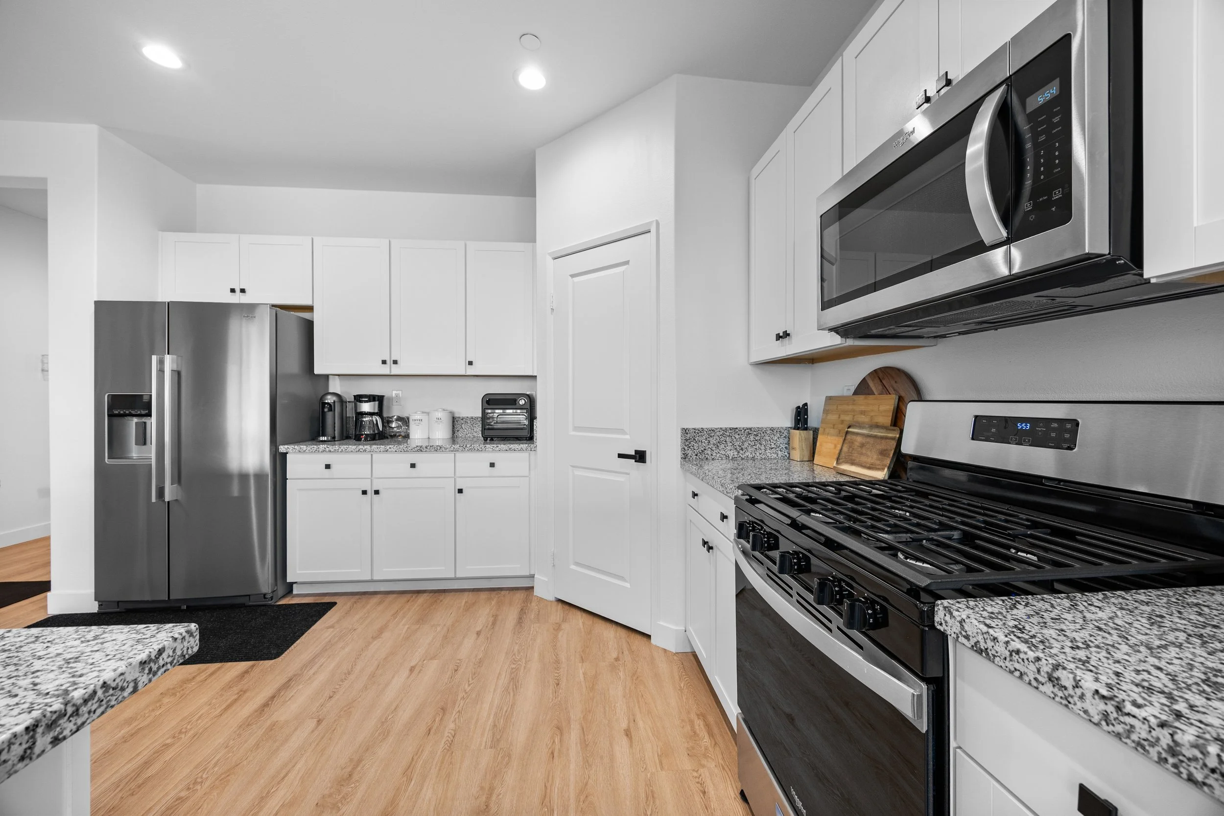 C4-KitchenFridgeShot.JPG