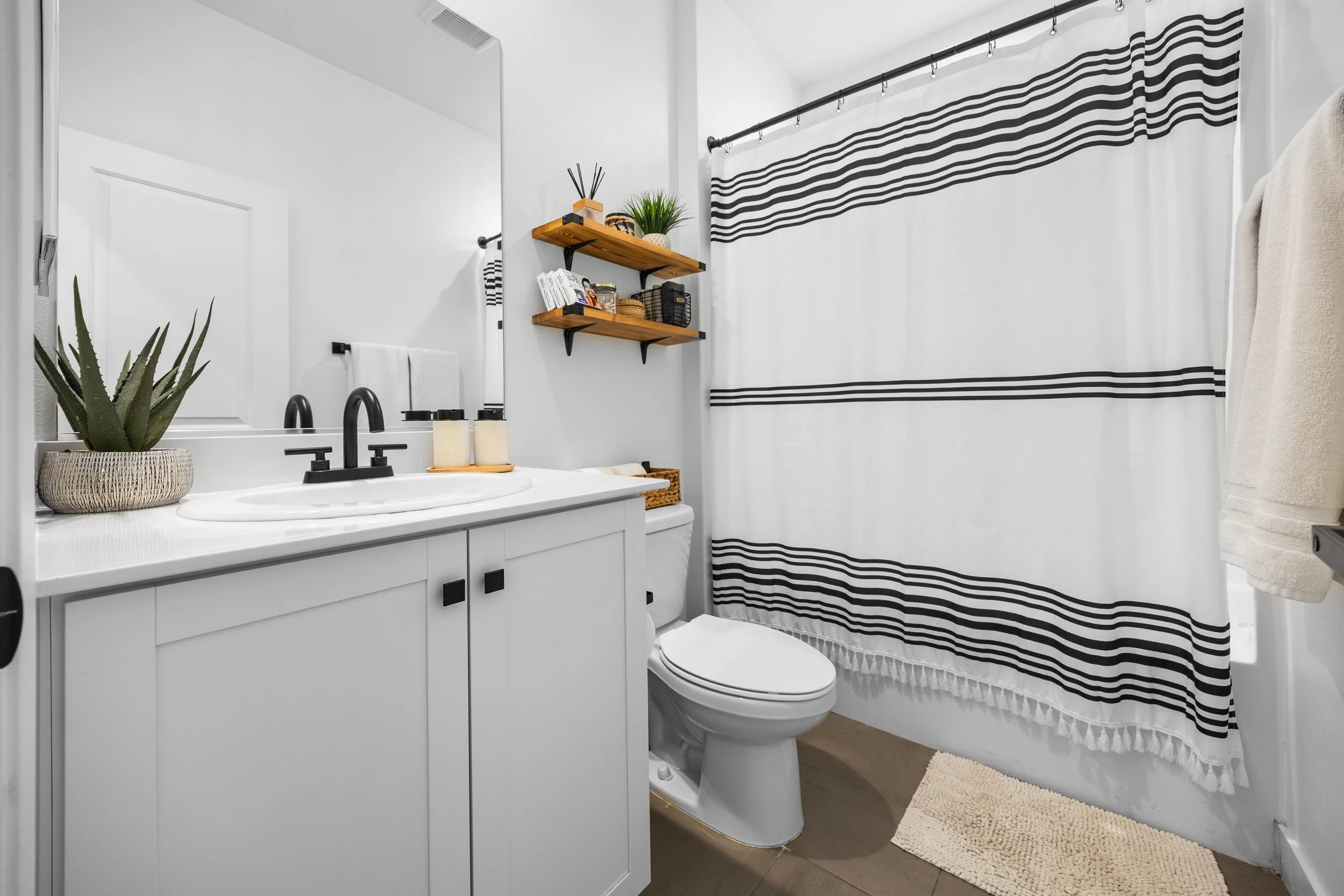 I1-GuestBathroom.JPG