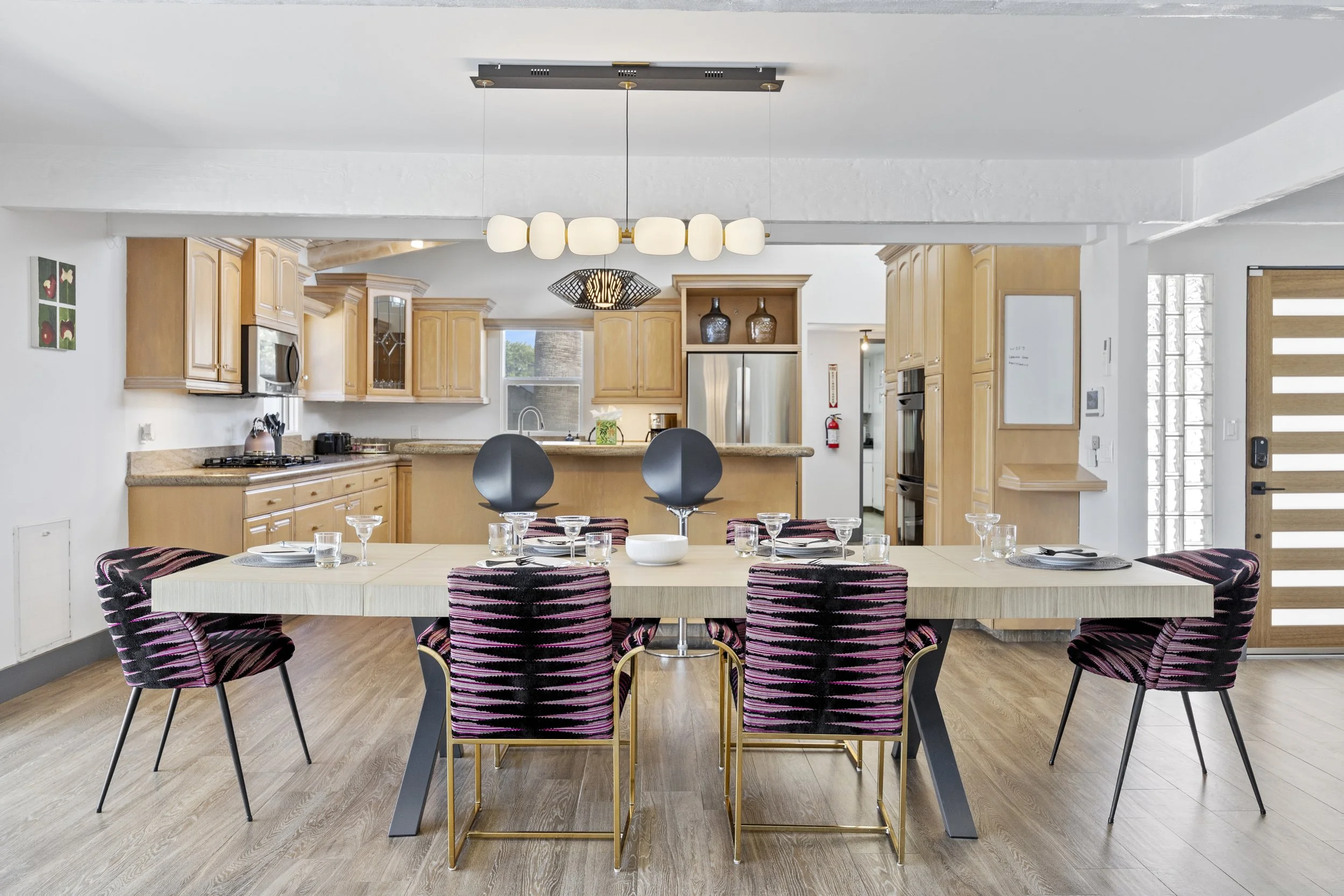 C4-DiningTable.jpg